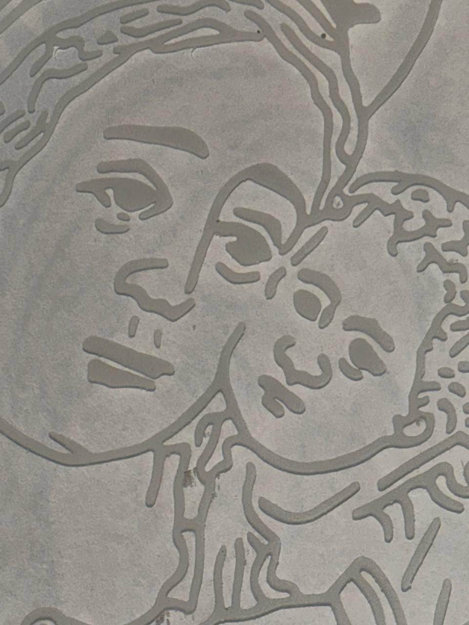 Italian Scultura unica Maternità in vetro Martellato con firma incisa del 1969 in vendita
