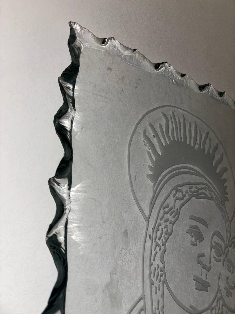 Scultura unica Maternità in vetro Martellato con firma incisa del 1969 in vendita 1