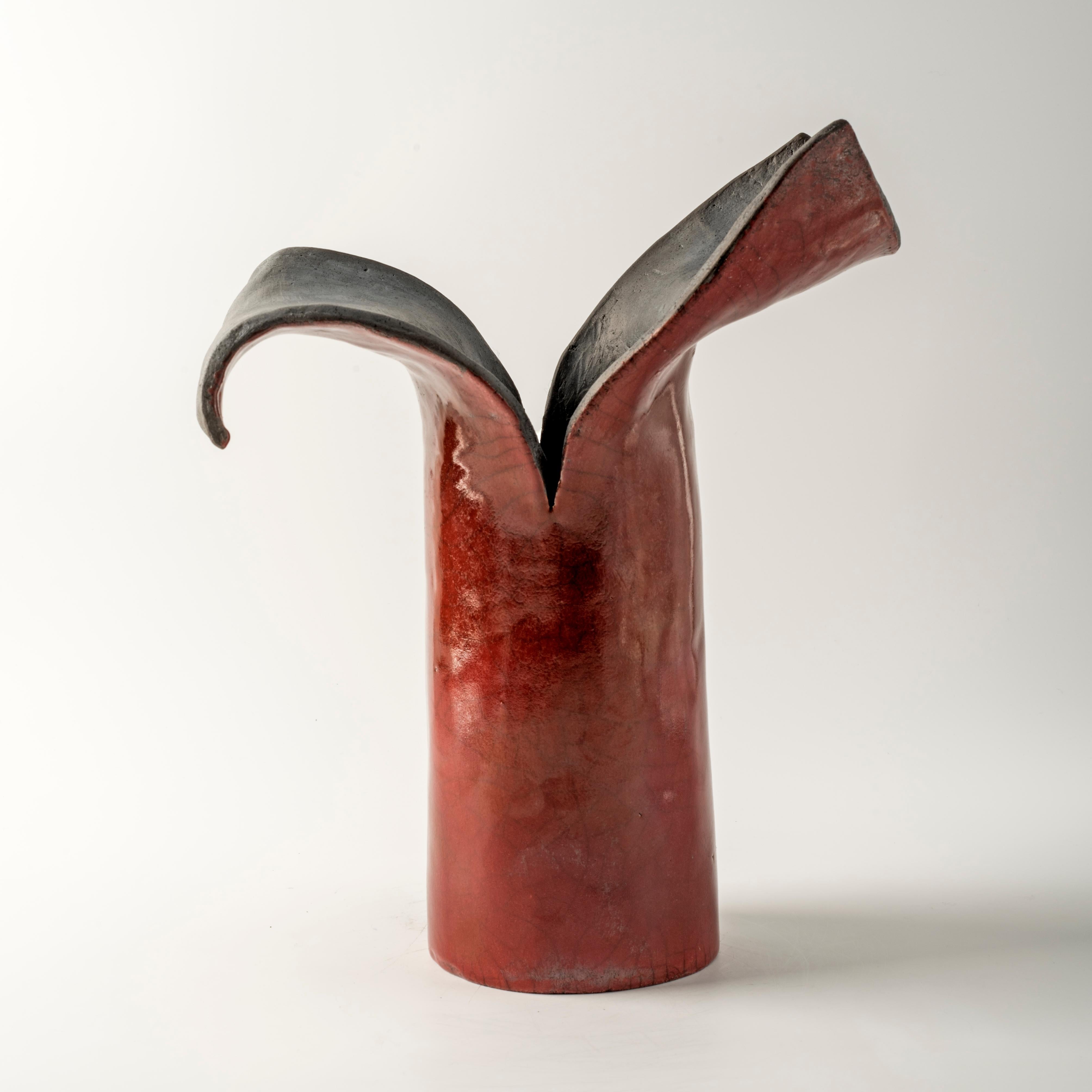 Moderne AMARONTO PETALES D'ORIENT Vase Sculpture en céramique raku - Pièce unique en vente