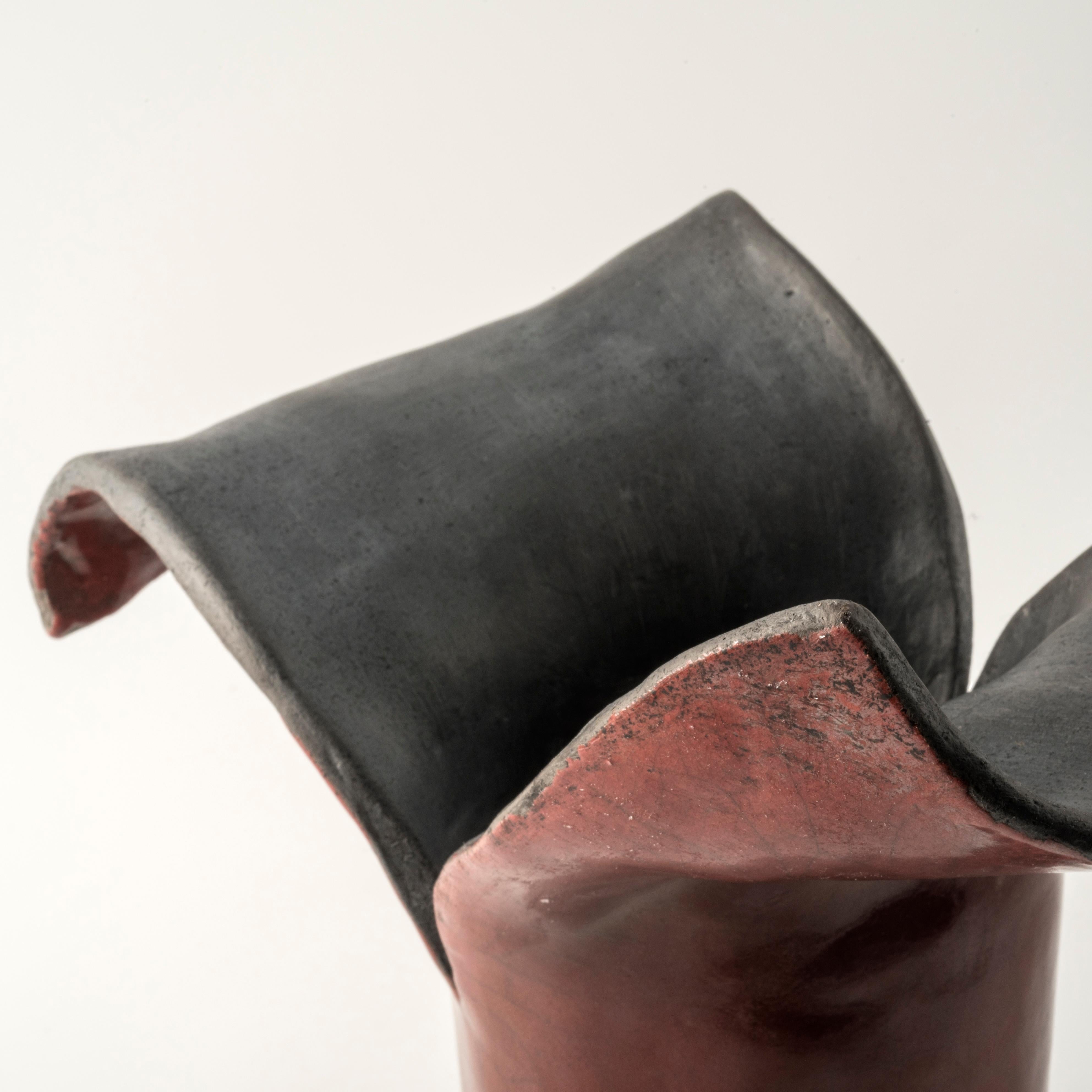 AMARONTO PETALES D'ORIENT Vase Sculpture en céramique raku - Pièce unique Neuf - En vente à Spilimbergo, IT