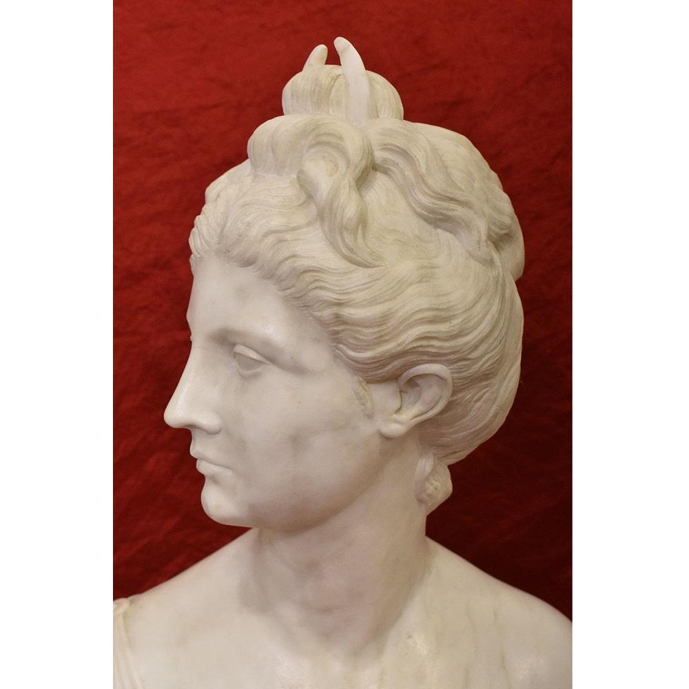 Antique Marble Sculptures, Diana the Huntress, After Houdon, Late 19th Century Epoch. In Good Condition For Sale In Breganze, VI