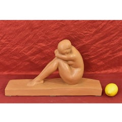 Sculture Art Deco, Scultura In Terracotta Di Donna Nuda Accovacciata, XX secolo.