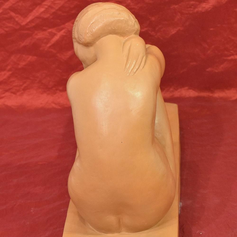 Sculture Art Deco, Scultura In Terracotta Di Donna Nuda Accovacciata, XX secolo. in vendita 2