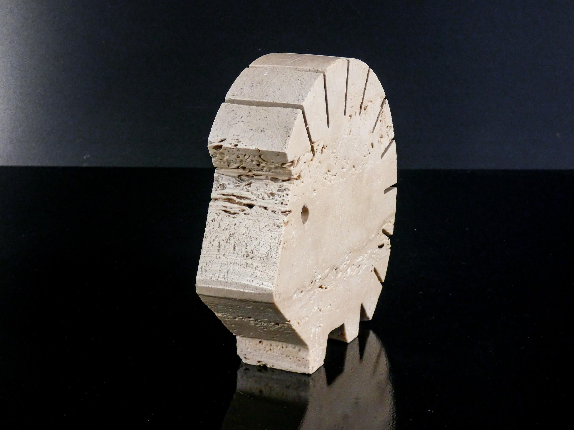 Porcupine sculptures designed by F.lli MANNELLI, in Rapolano travertine. 1970s 4