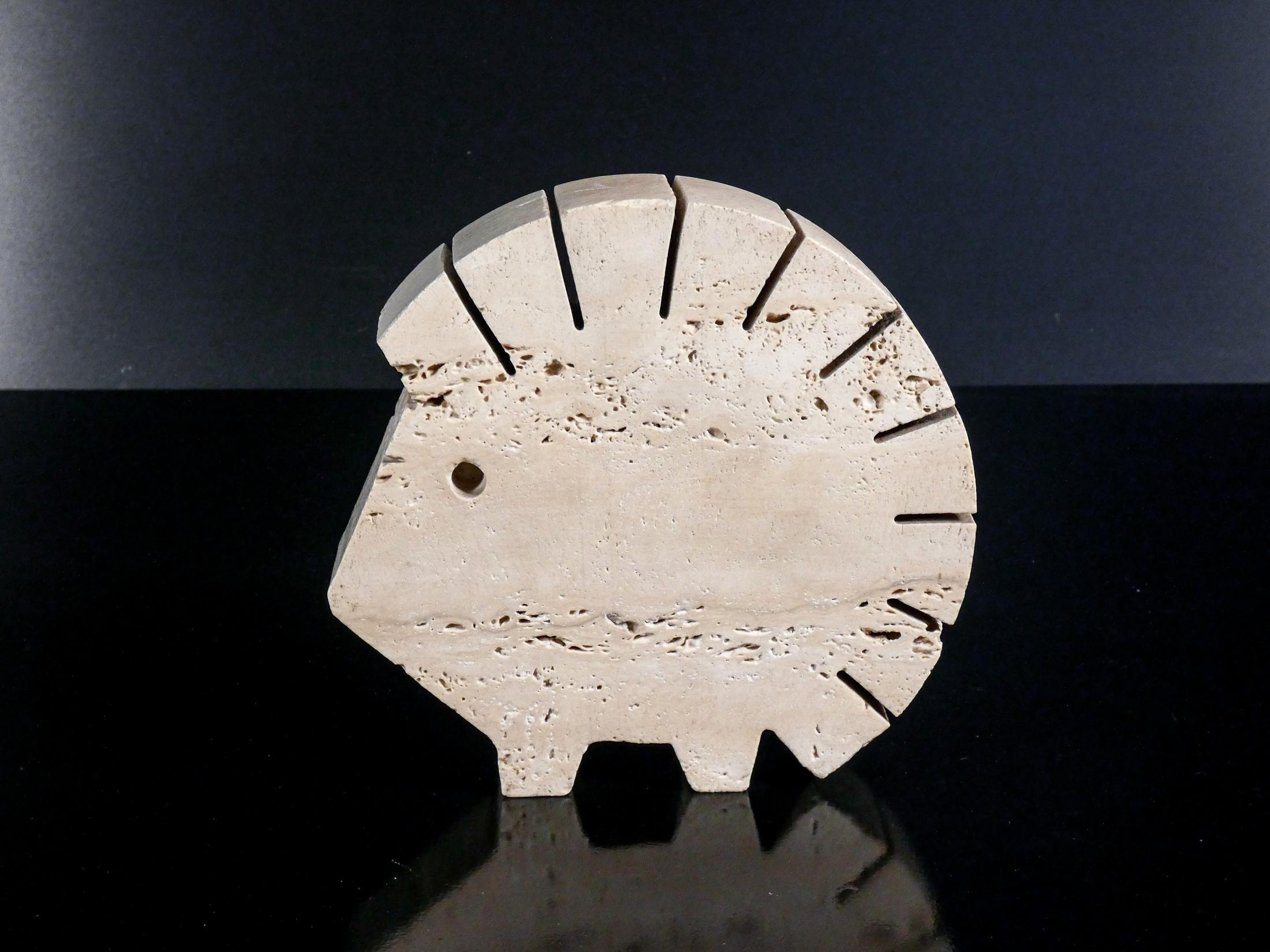 Porcupine sculptures designed by F.lli MANNELLI, in Rapolano travertine. 1970s 5
