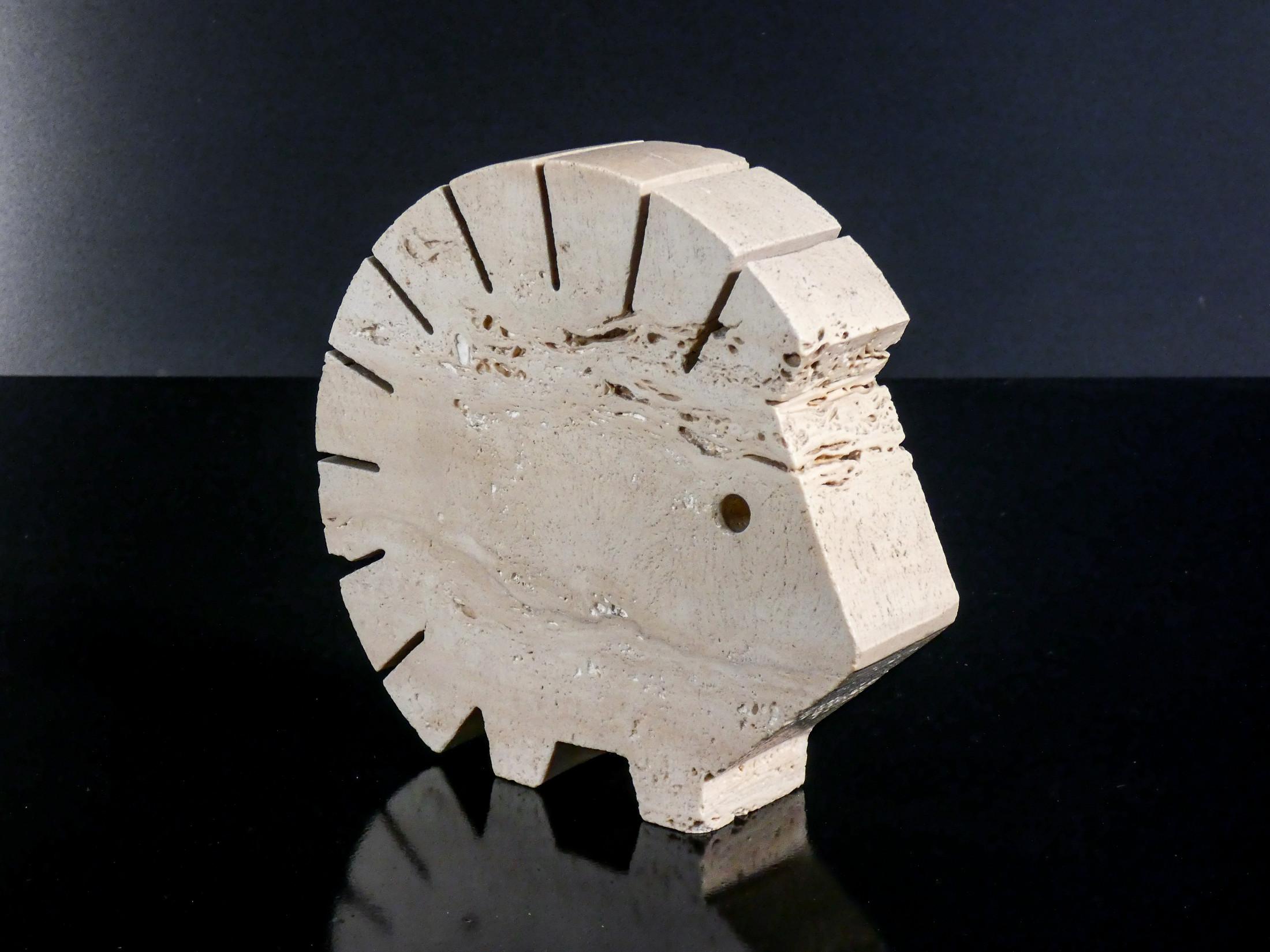 Porcupine sculptures designed by F.lli MANNELLI, in Rapolano travertine. 1970s 3