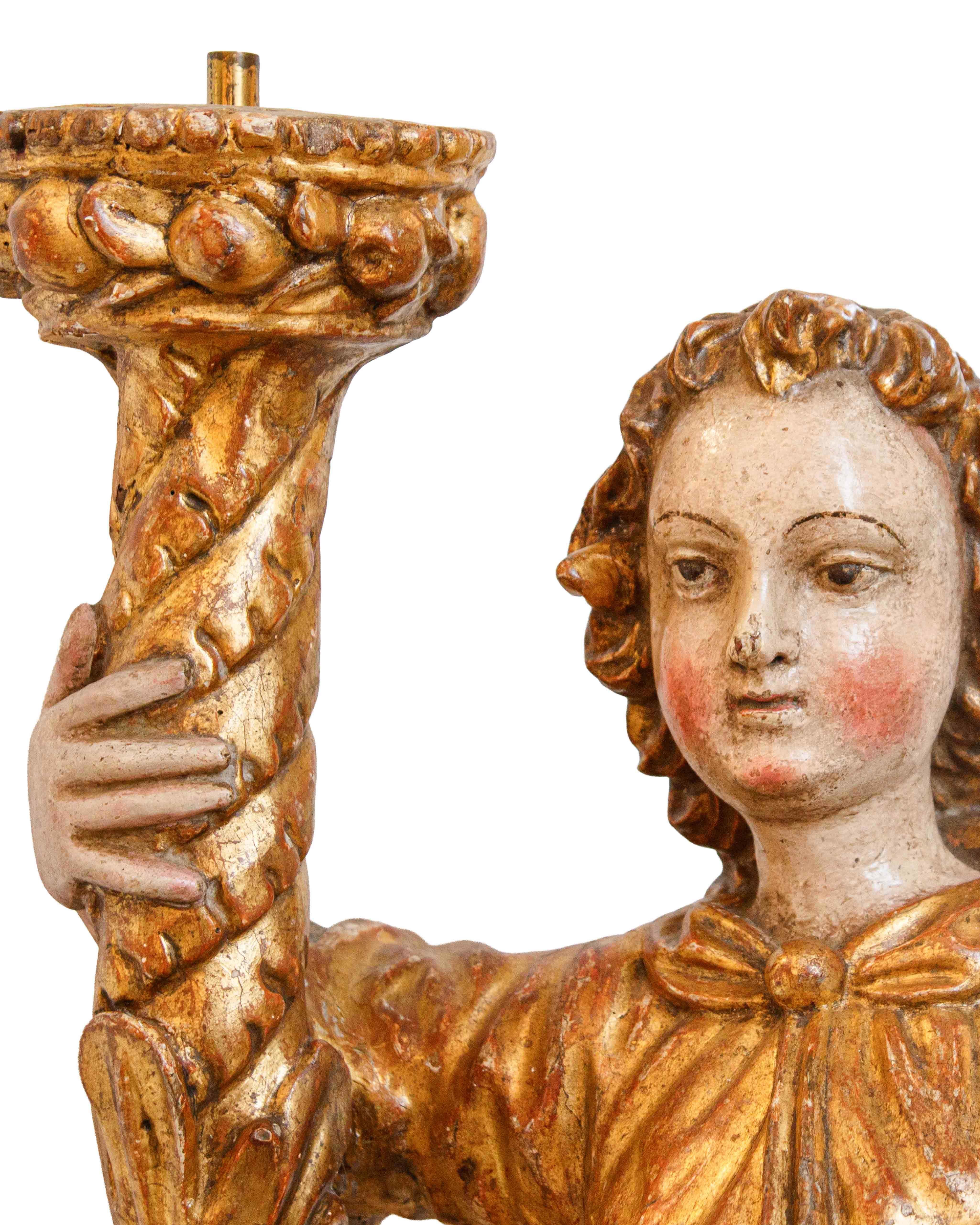 Escuela lombardo-veneciana, siglo XVII, Pareja de ángeles que sostienen en venta 8