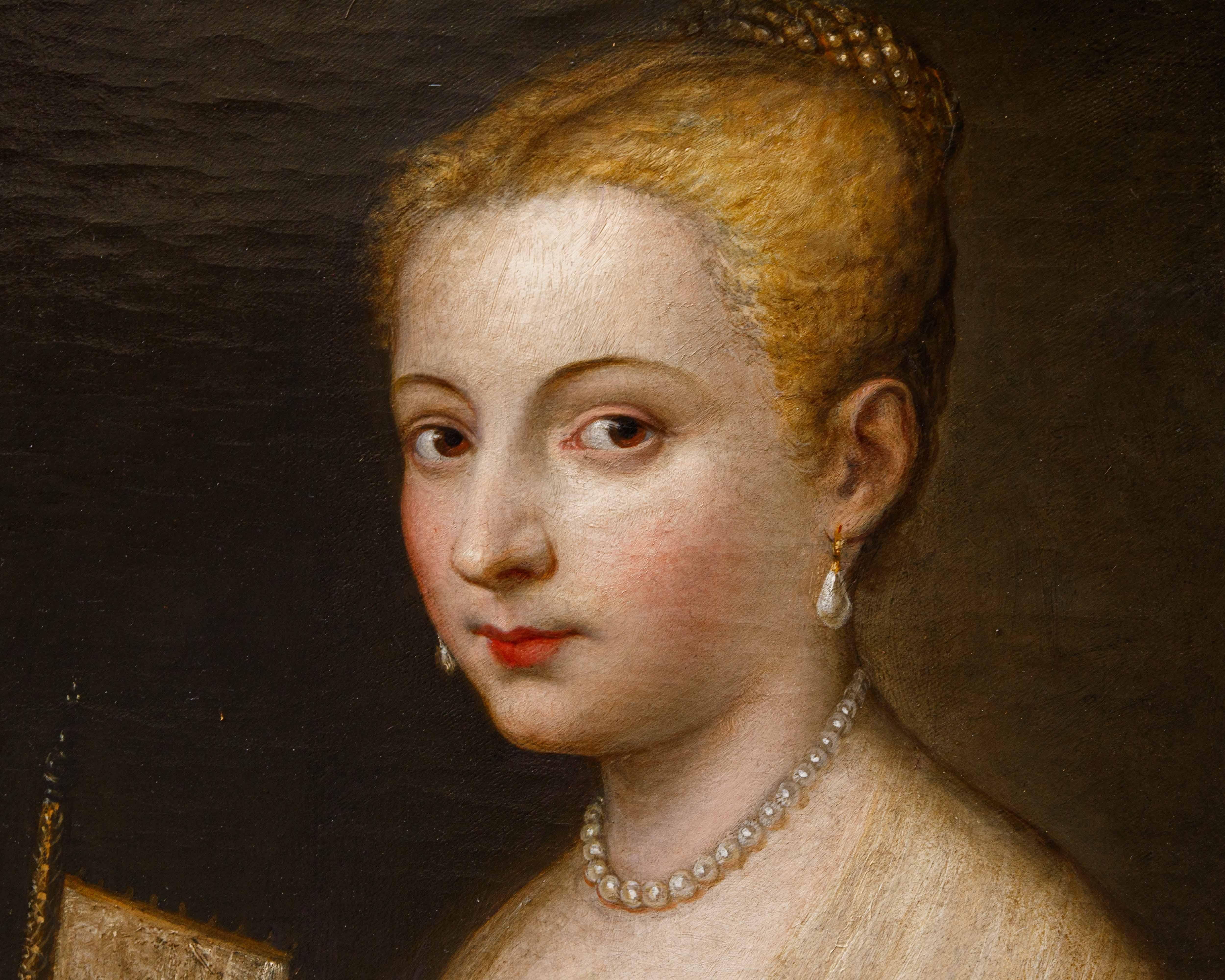 Scuola veneziana, XVIII secolo

Ritratto di gentildonna con ventaglio

Olio su tela, cm 79 x 60

Con cornice, cm 92 x 74

L’olio su tela in esame, da riferire alla scuola veneziana del Settecento, riprende fedelmente il celebre ritratto noto con il