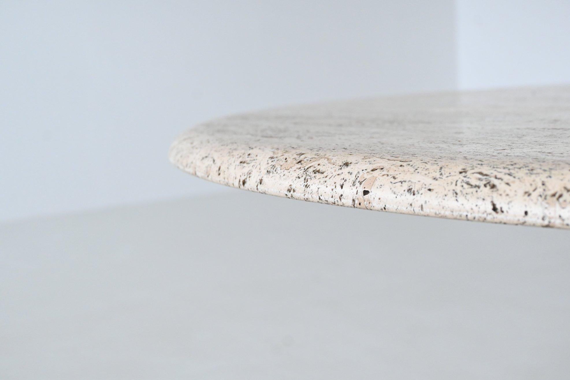 Scuptural large round dining table cream white travertine Italy 1970 For Sale 3