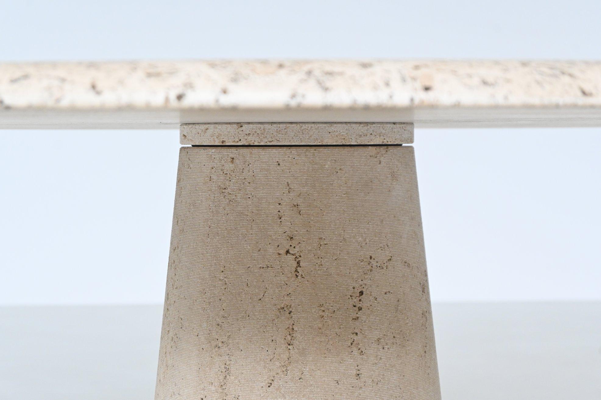 Scuptural large round dining table cream white travertine Italy 1970 For Sale 4