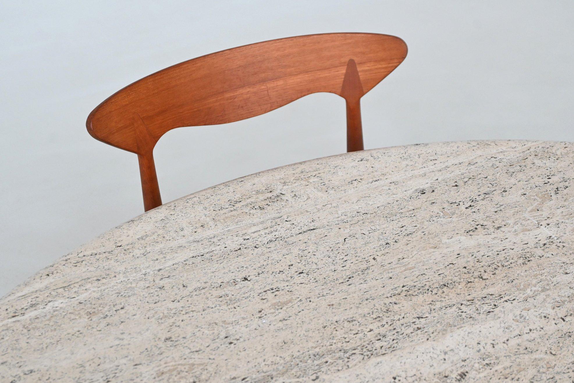 Scuptural large round dining table cream white travertine Italy 1970 For Sale 8