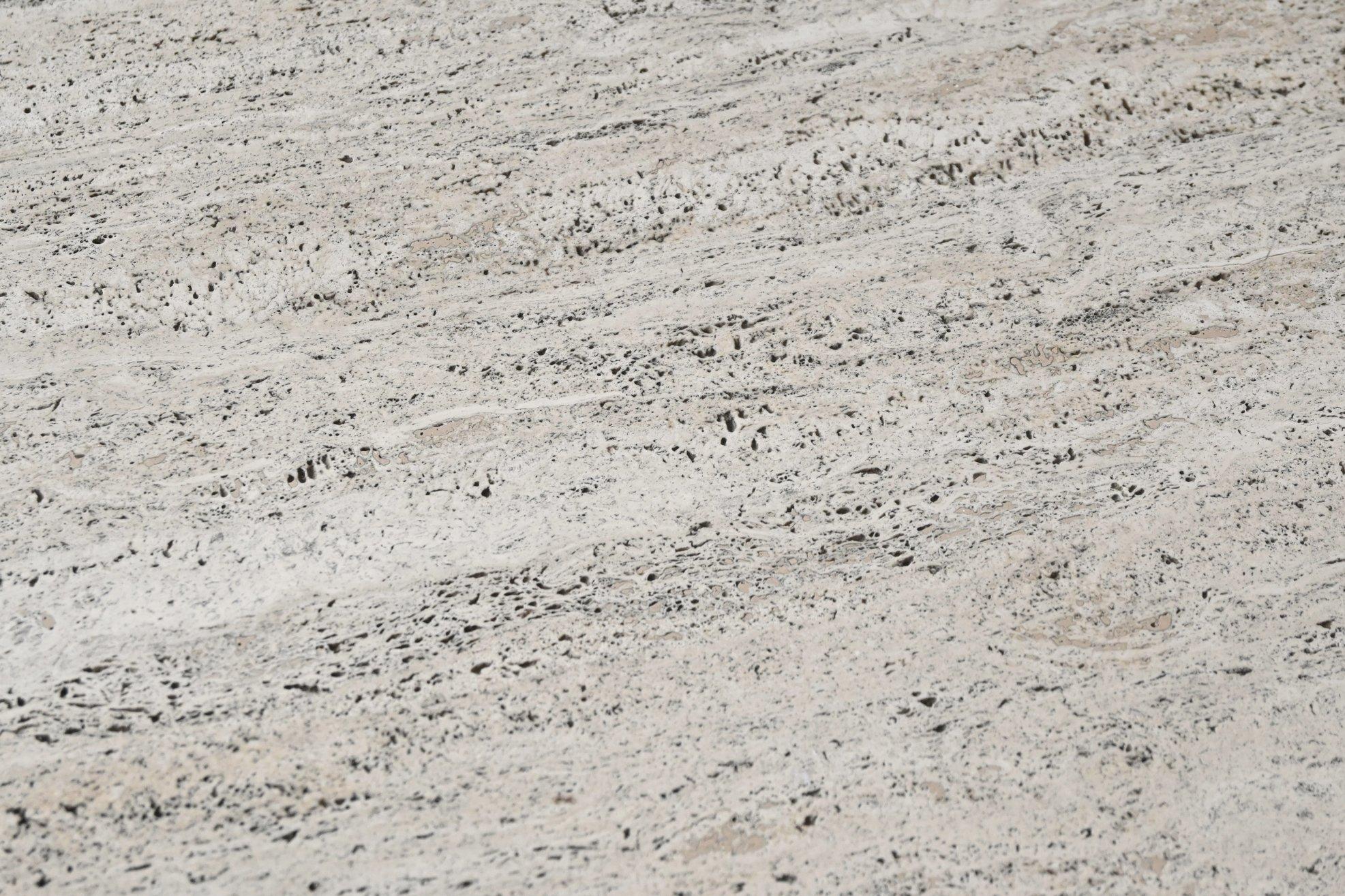 Scuptural large round dining table cream white travertine Italy 1970 For Sale 10