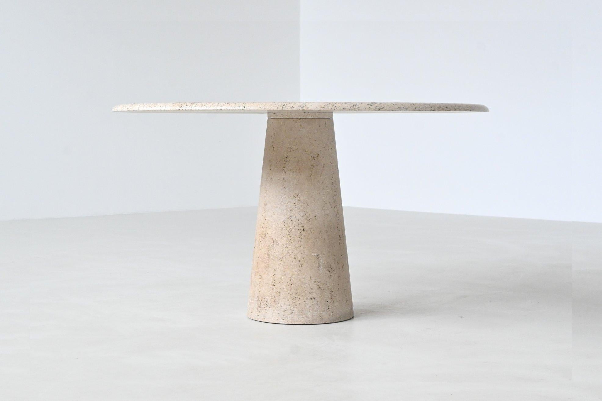 Scuptural large round dining table cream white travertine Italy 1970 In Good Condition For Sale In Etten-Leur, NL