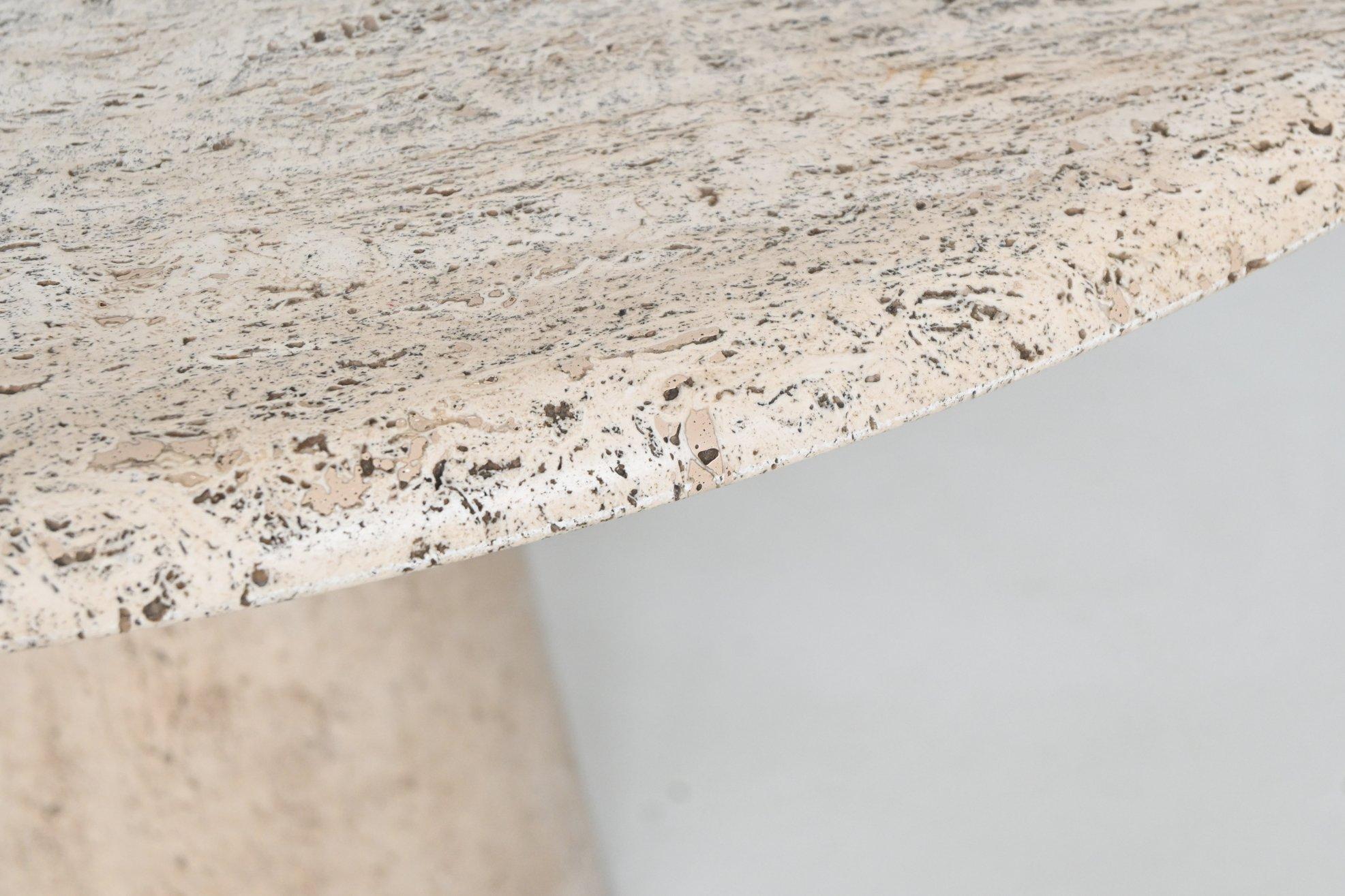 Scuptural large round dining table cream white travertine Italy 1970 For Sale 2