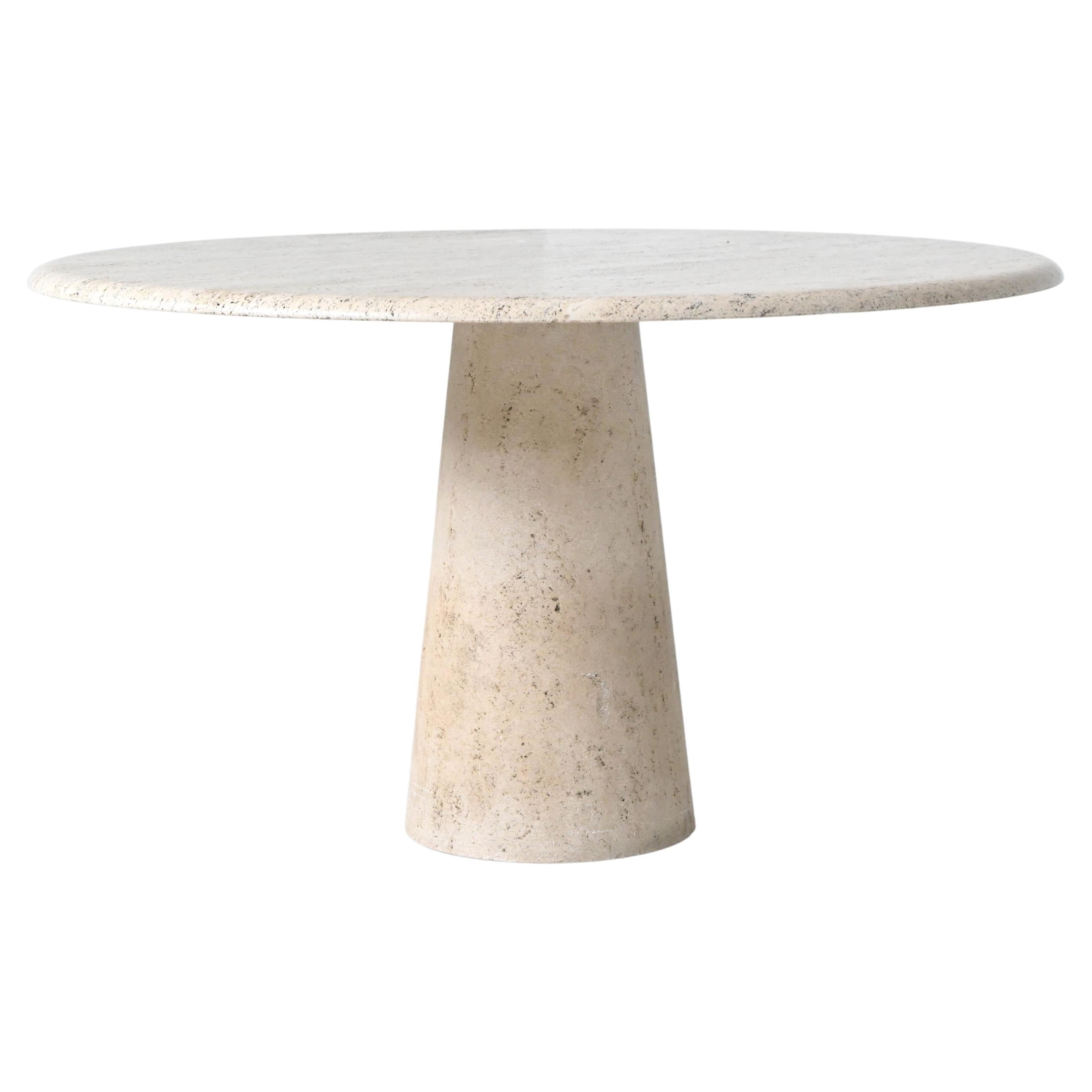 Grande table de salle à manger ronde sculpturale en travertin blanc crème Italie 1970