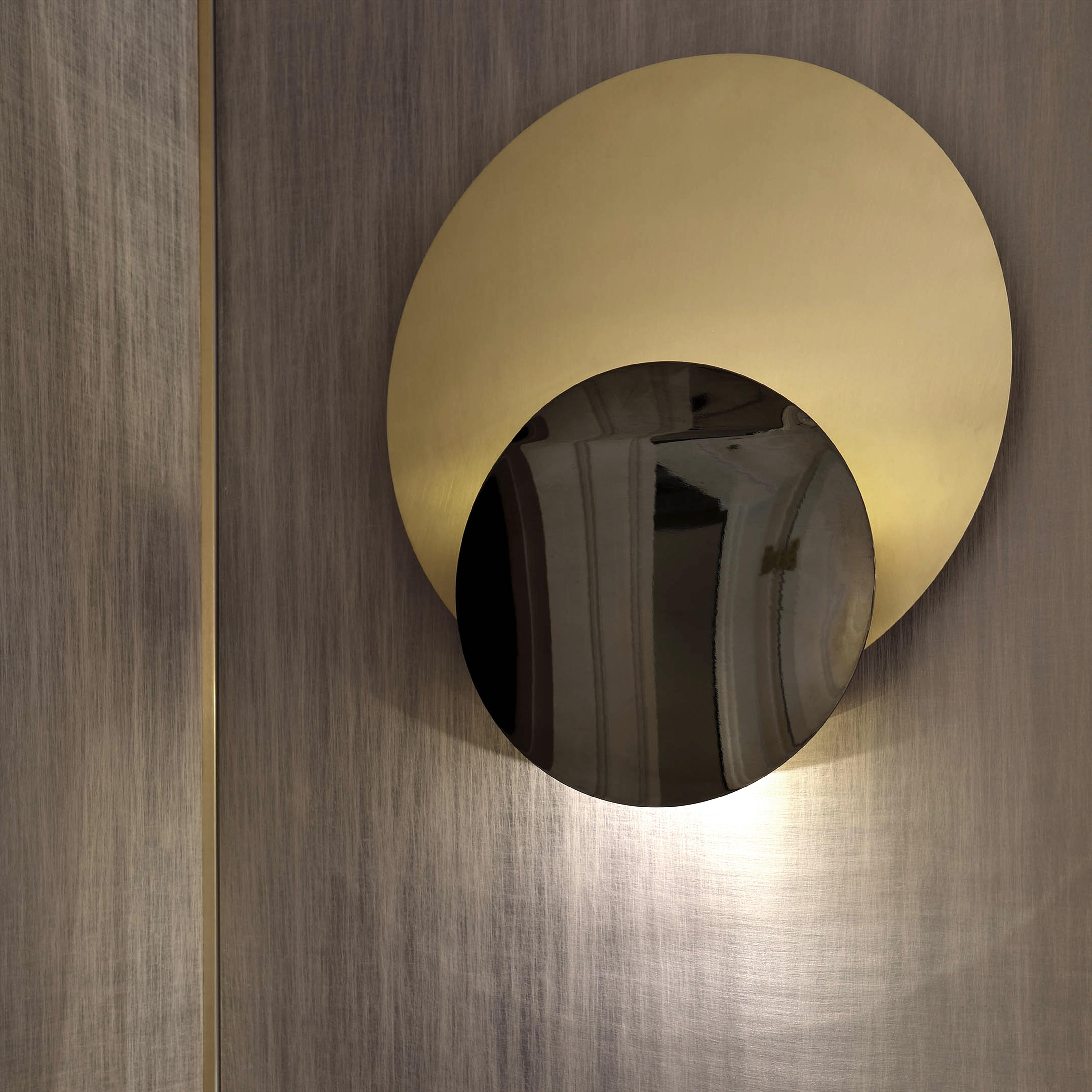 Contemporary Scur & Ciar Wall Lamp by Luce Tu For Sale