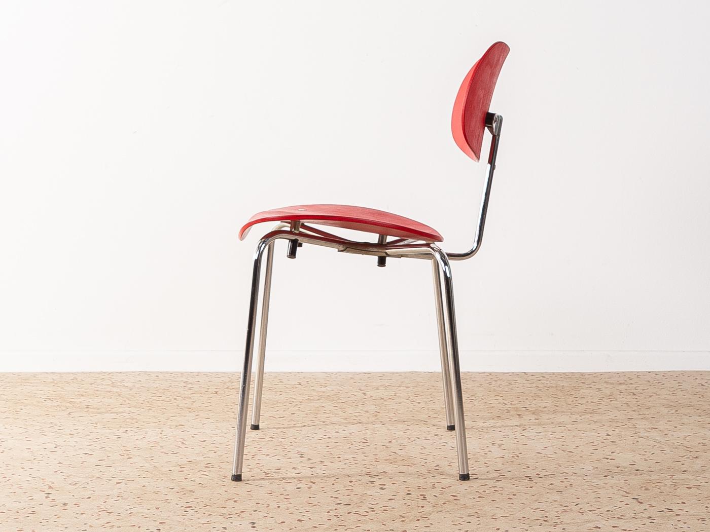 Classic dining chair SE 68 from the 1950s by Egon Eiermann for Wilde & Spieth. Frame in stainless steel with seat and back shell in red stained, curved beech plywood.
The chairs have been sanded and re-stained. 

Quality Features:
    very good
