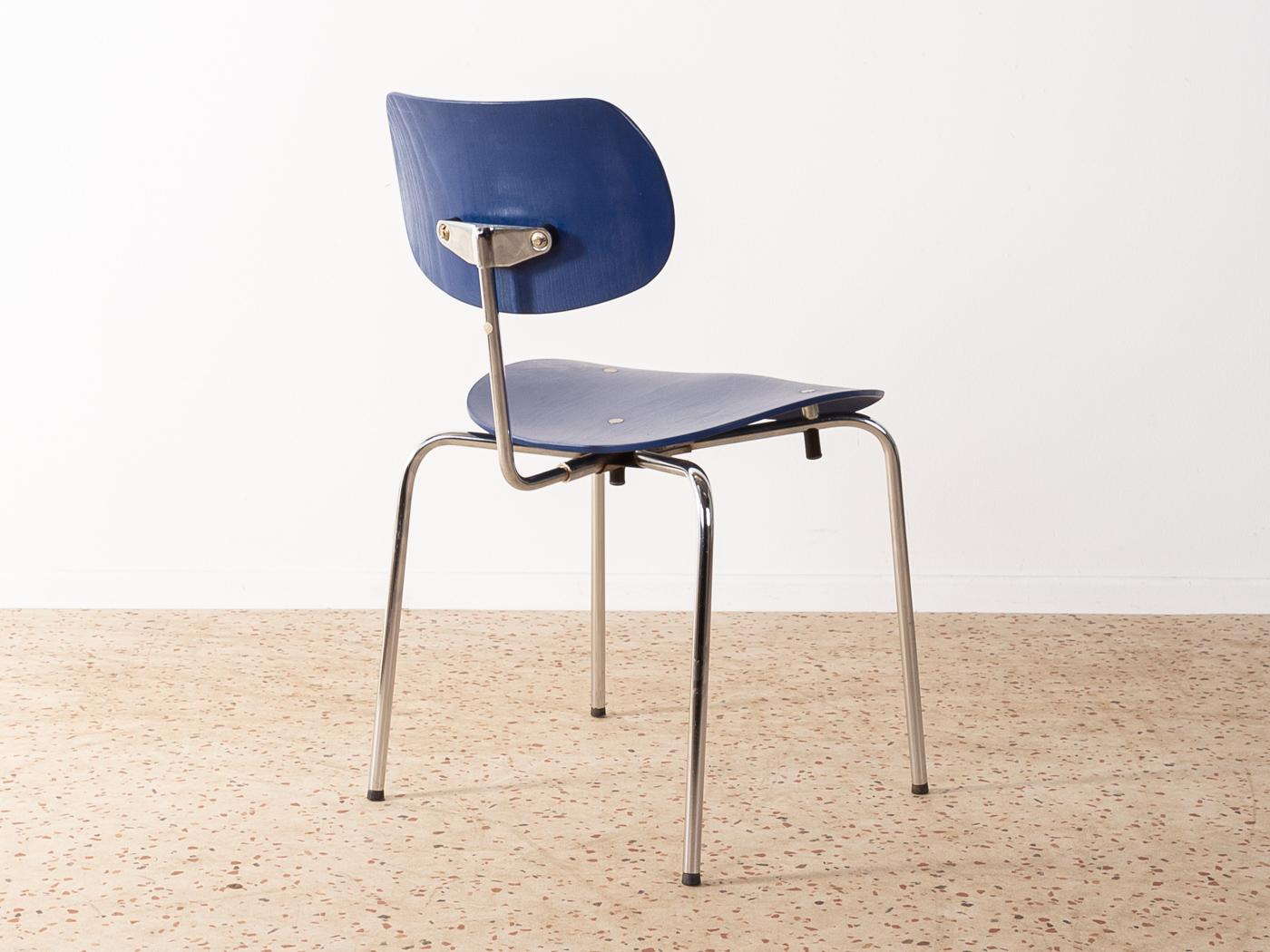 Classic dining chair SE 68 from the 1950s by Egon Eiermann for Wilde & Spieth. Frame in stainless steel with seat and back shell in blue stained, curved beech plywood.
The chairs have been sanded and re-stained. 

Quality Features:
 very good