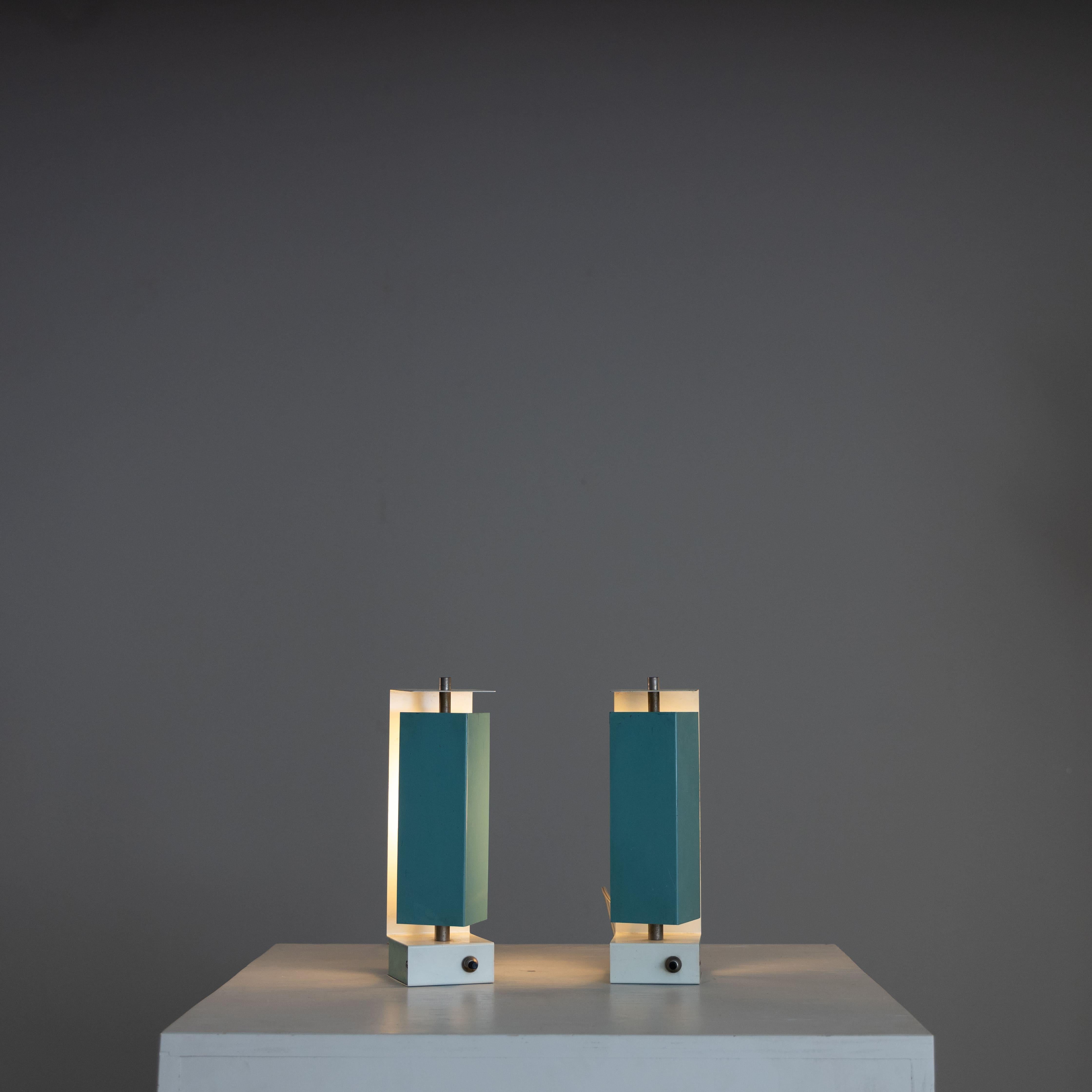 Mid-Century moderno Set di due piccole lampade da comodino in metallo, 1950 in vendita