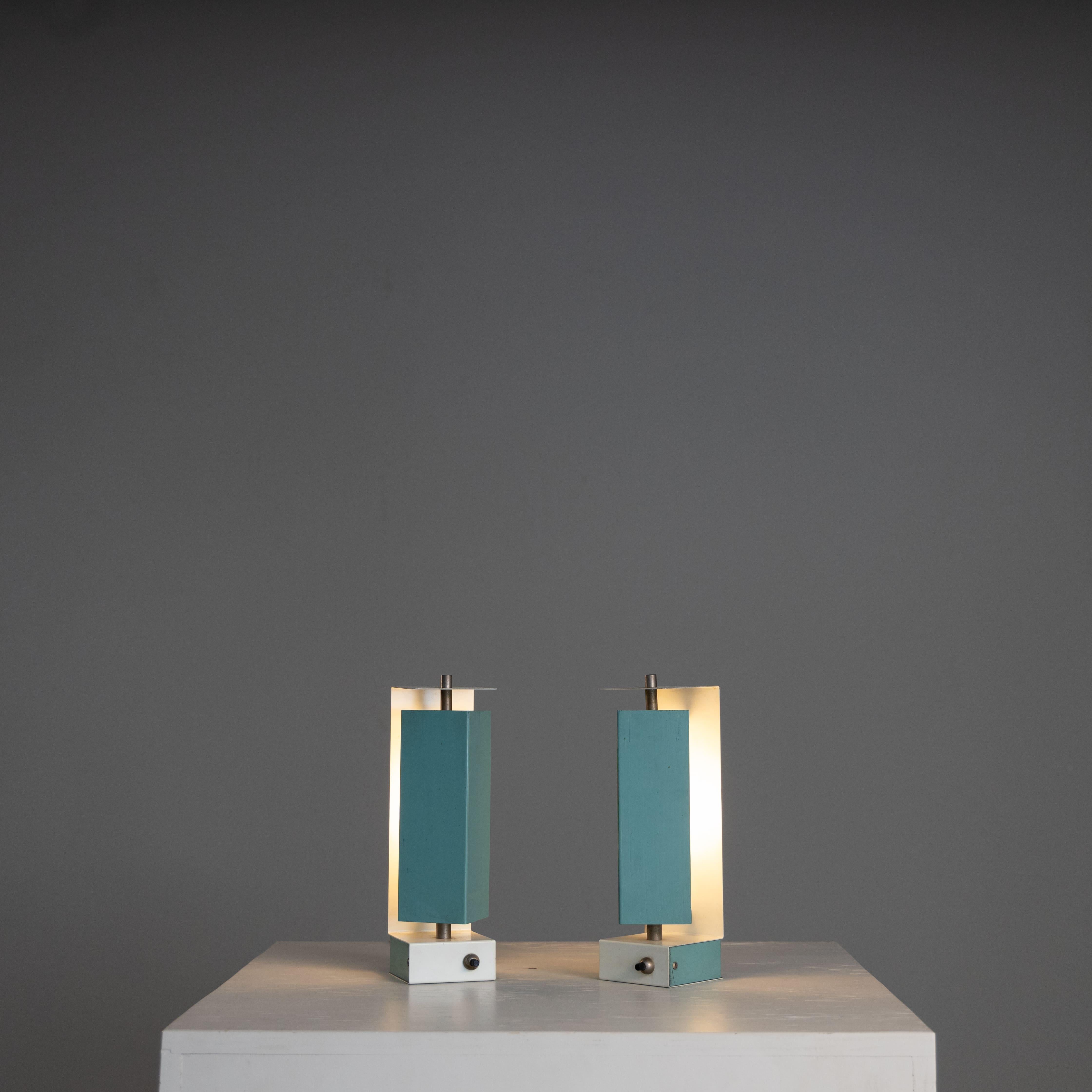 Italian Set di due piccole lampade da comodino in metallo, 1950 in vendita