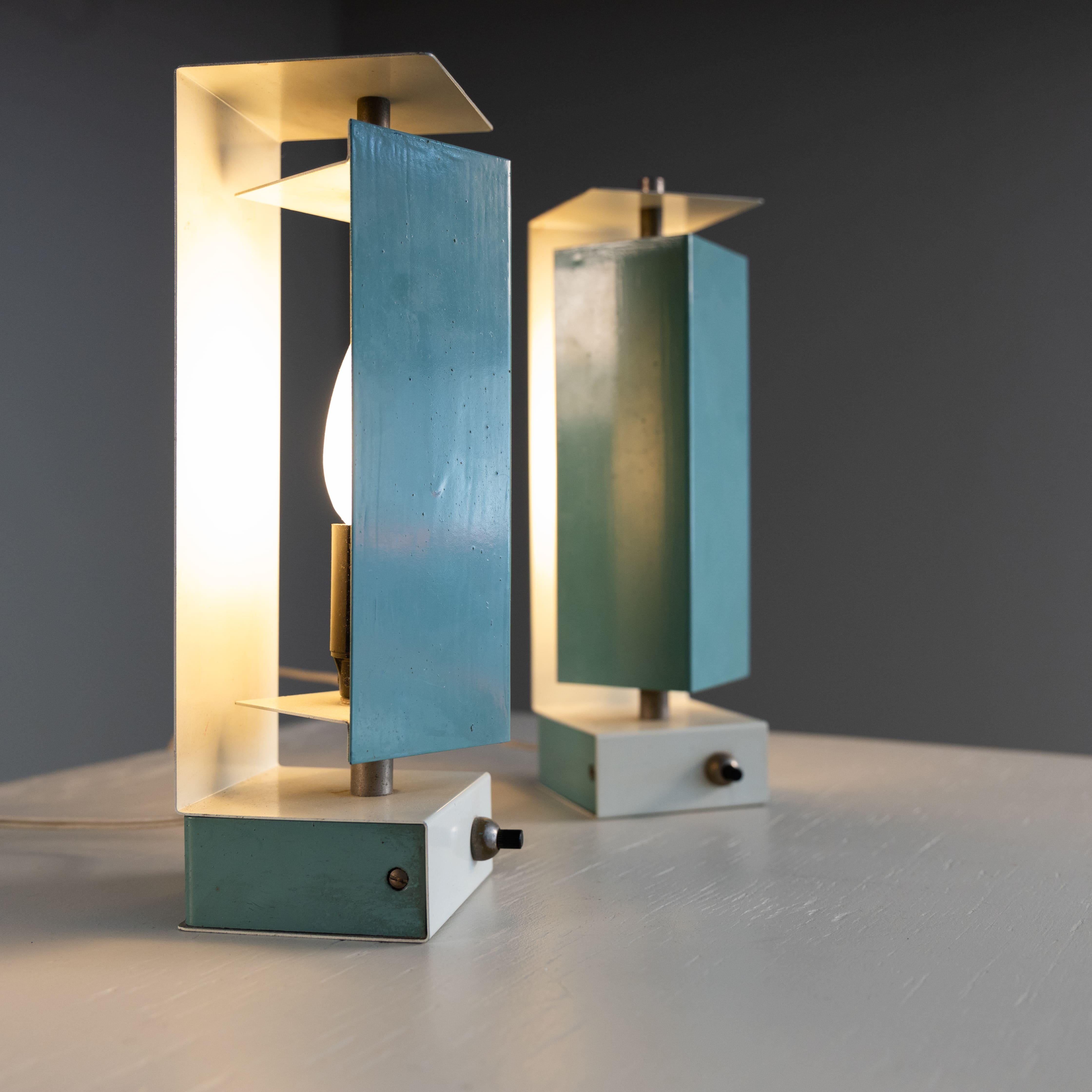 Mid-20th Century Set di due piccole lampade da comodino in metallo, 1950 in vendita
