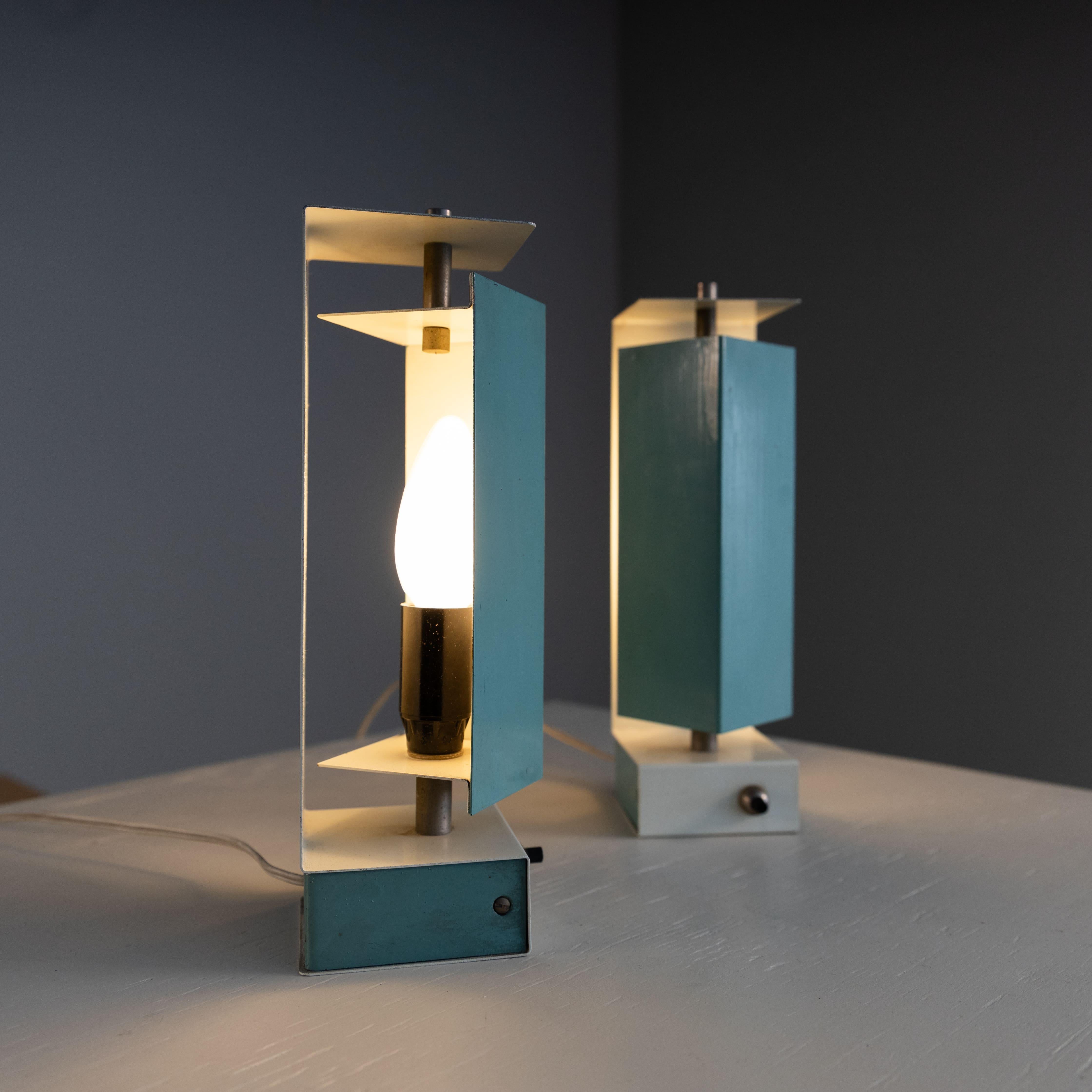 Metallo Set di due piccole lampade da comodino in metallo, 1950 in vendita