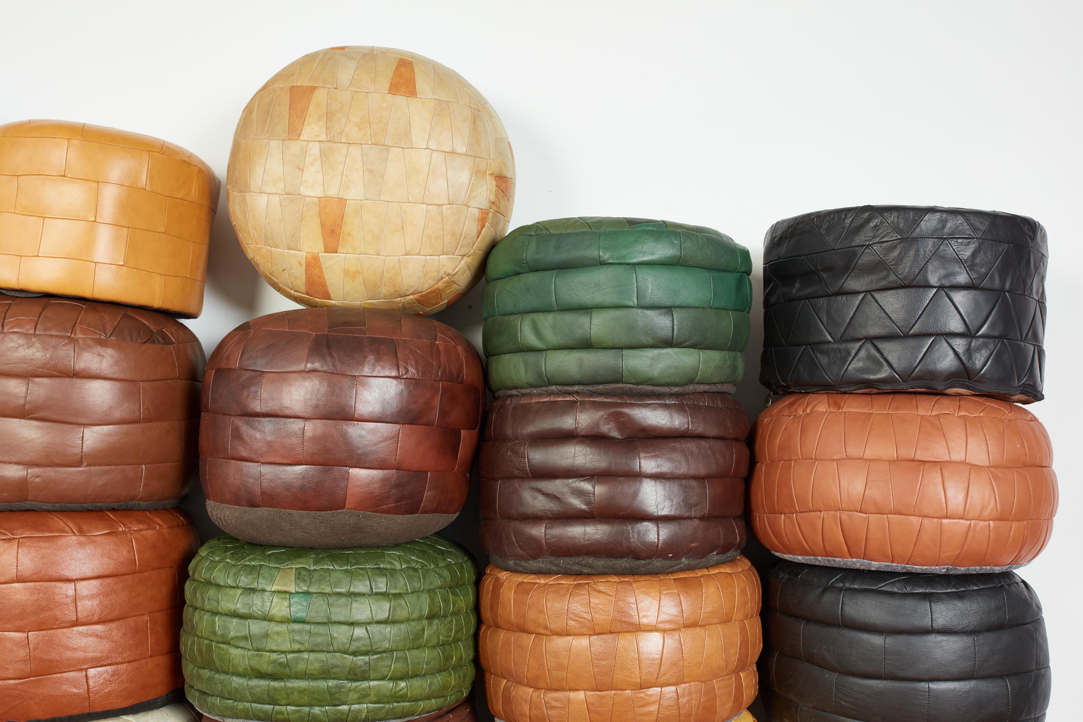 Pelle Pouf patchwork in pelle De Sede in vendita