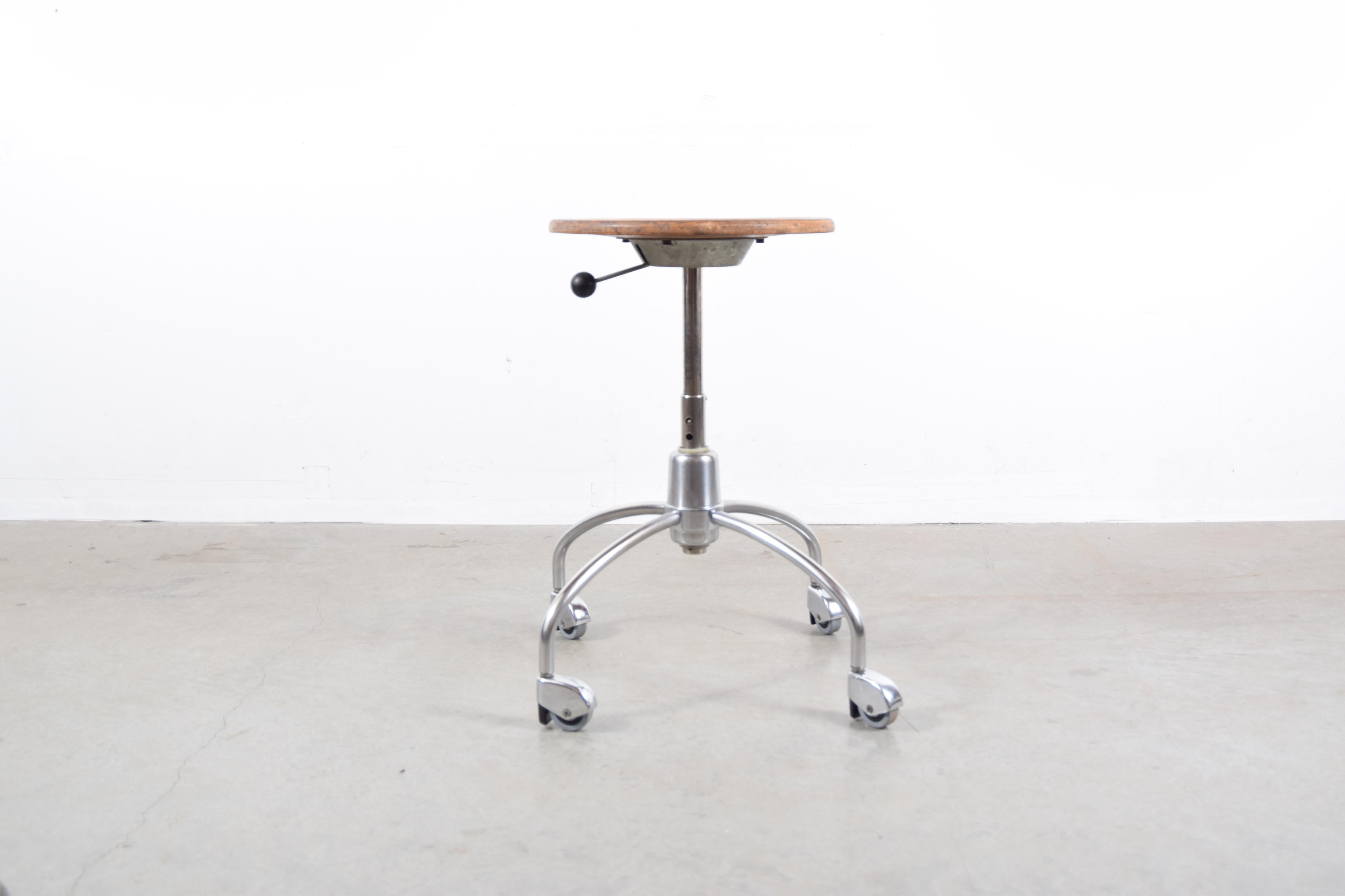 SE43 stool, designed circa 1949 by Architect Egon Eiermann (1904 - 1970), and produced by Wilde + Spieth of Germany. Stool height is adjustable. Molded plywood seat shows minor, yet typical wear for a piece of this vintage.

Please note: Wheels