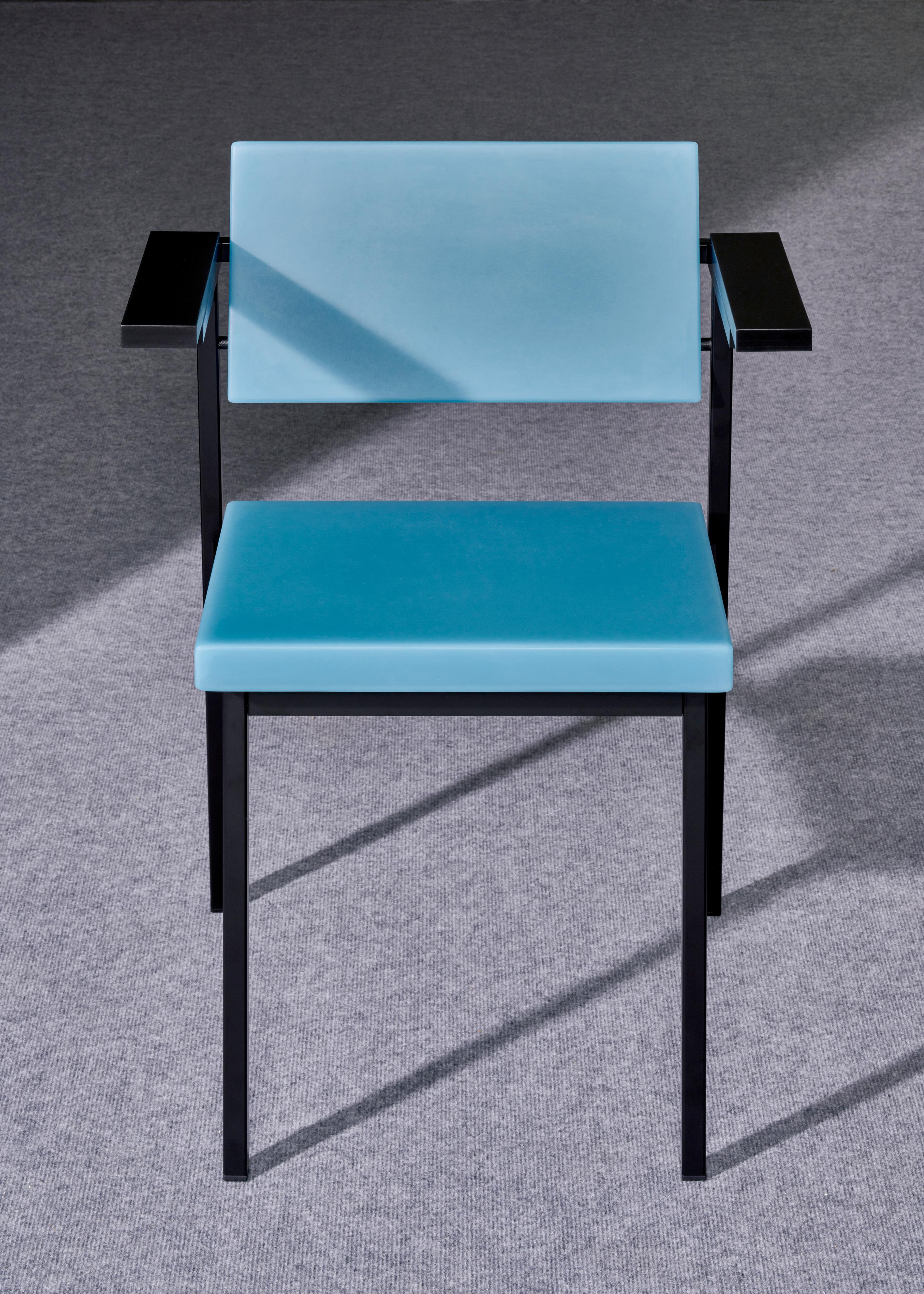 Edition of 25, signed and numbered

The SE69 was designed by Martin Visser exactly 60 years ago in 1959.

Sabine’s signed and numbered Limited Edition of 25 is an homage to Visser’s achievement in Dutch furniture design. Visser aimed to design