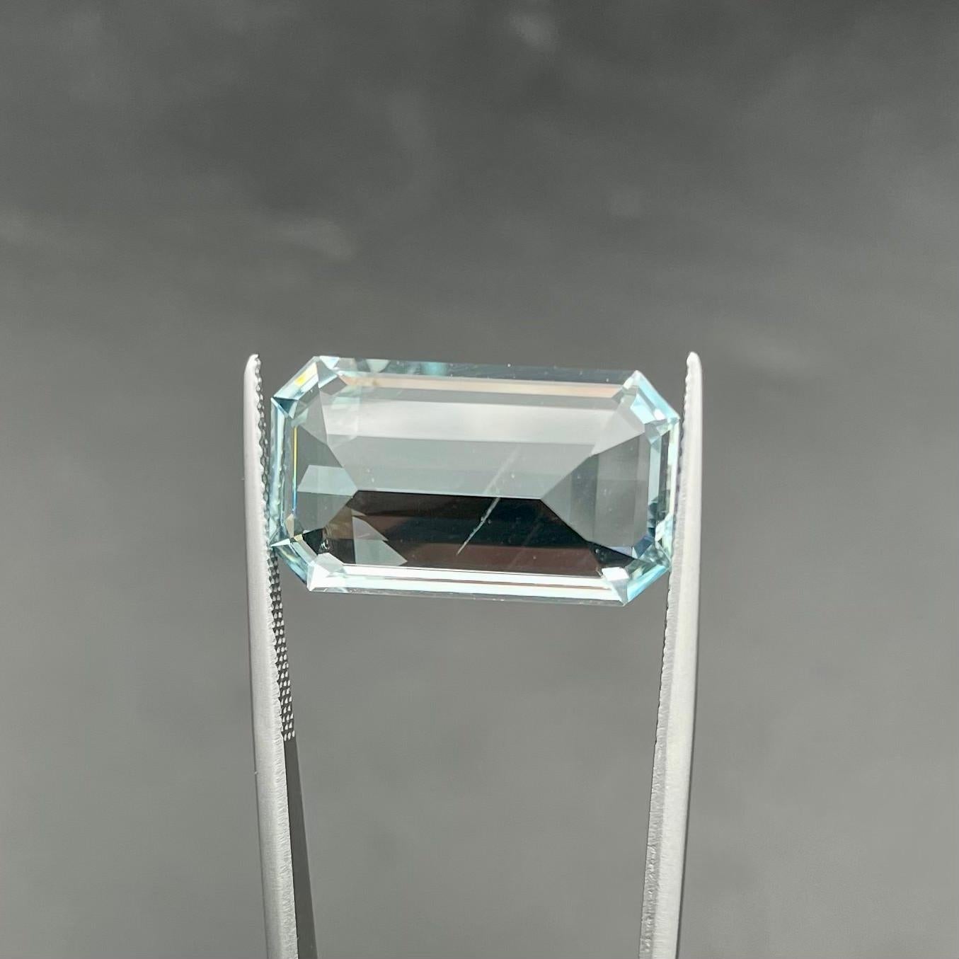 Modern Sea Blue 12.39 Carat Royal Emerald Cut Aquamarine Cocktail Ring Loose Gems For Sale