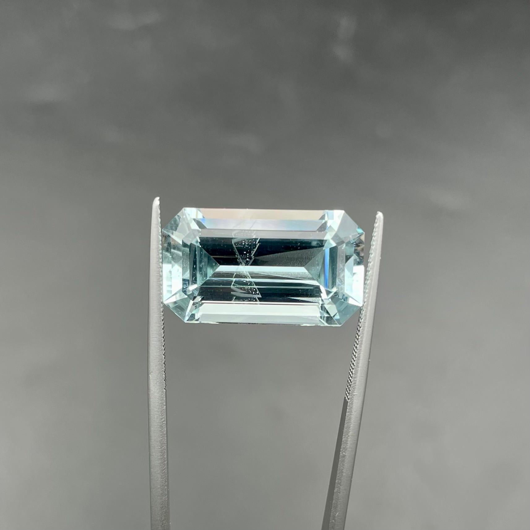 Sea Blue 12.39 Carat Royal Emerald Cut Aquamarine Cocktail Ring Loose Gems In New Condition For Sale In Bangkok, TH