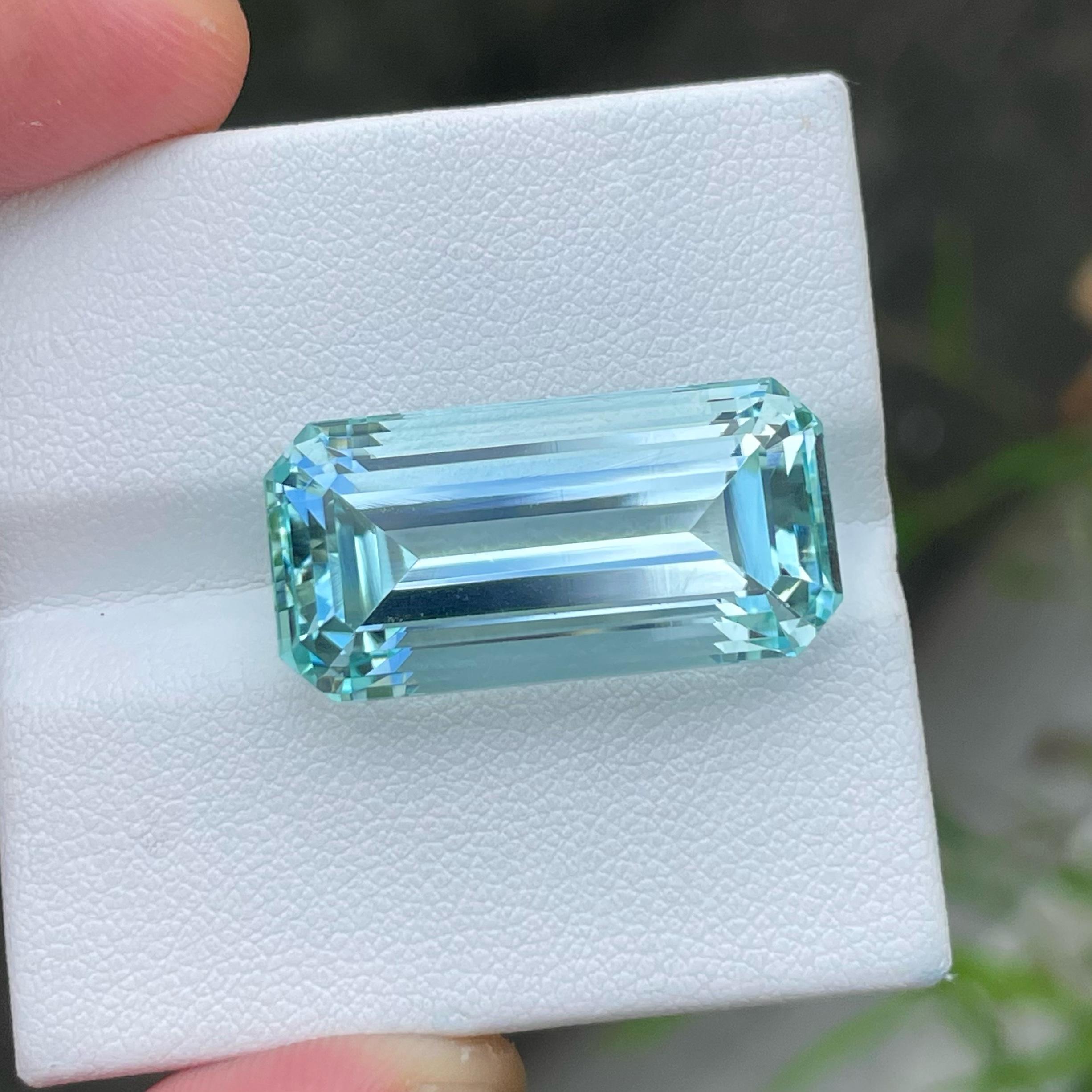 Weight 25.0 carats 
Dimensions 24x12.4x10.9 mm
Treatment None 
Origin Pakistan 
Clarity Eye Clean 
Shape Octagon 
Cut Emerald 


Indulge in the serene beauty of Aquamarine, a captivating gemstone that mirrors the tranquil shades of the ocean. With