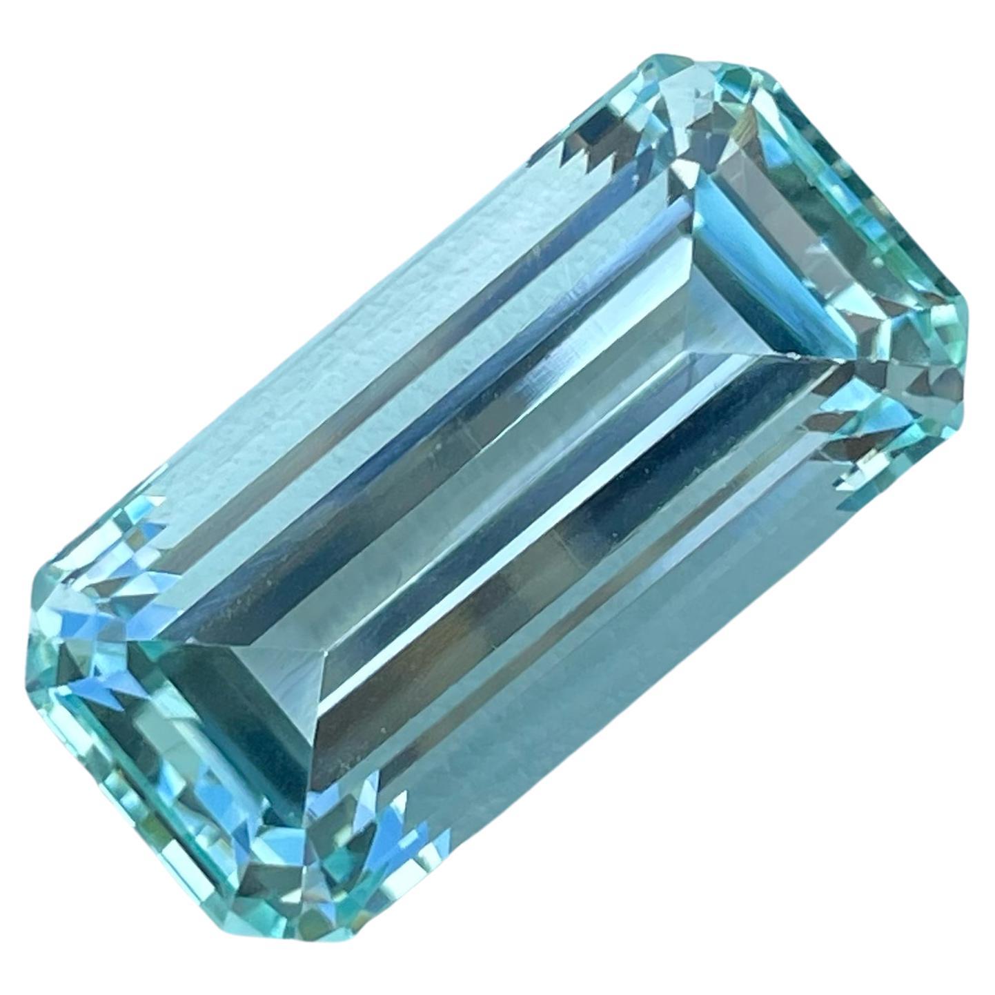 Sea blue Aquamarine 25.0 carats emerald cut Natural Pakistani Aquamarine Gem For Sale