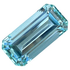 Sea blue Aquamarine 25.0 carats emerald cut Natural Pakistani Aquamarine Gem