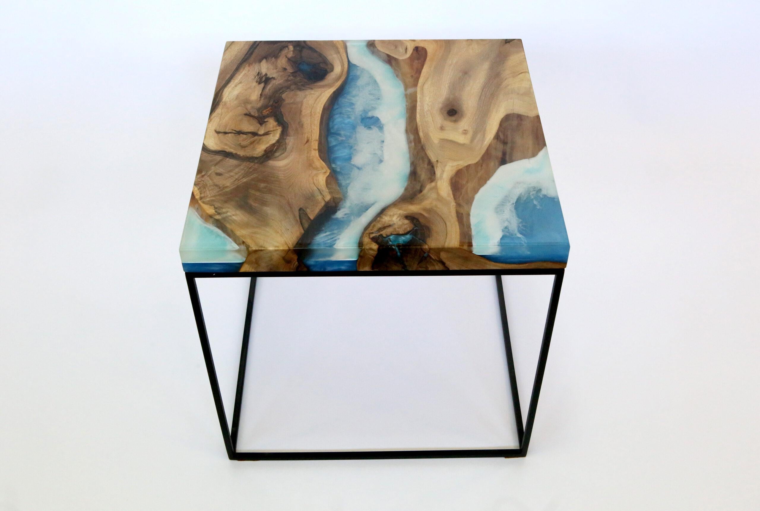 Table basse Sea Canyon par KV Design
Unique en son genre
Dimensions : D 50 x L 50 x H 44 cm.
MATERIAL : Noyer, résine époxy et métal.

Tous les produits sont fabriqués sur mesure en 1 exemplaire unique. Veuillez nous contacter.

KV Design est une