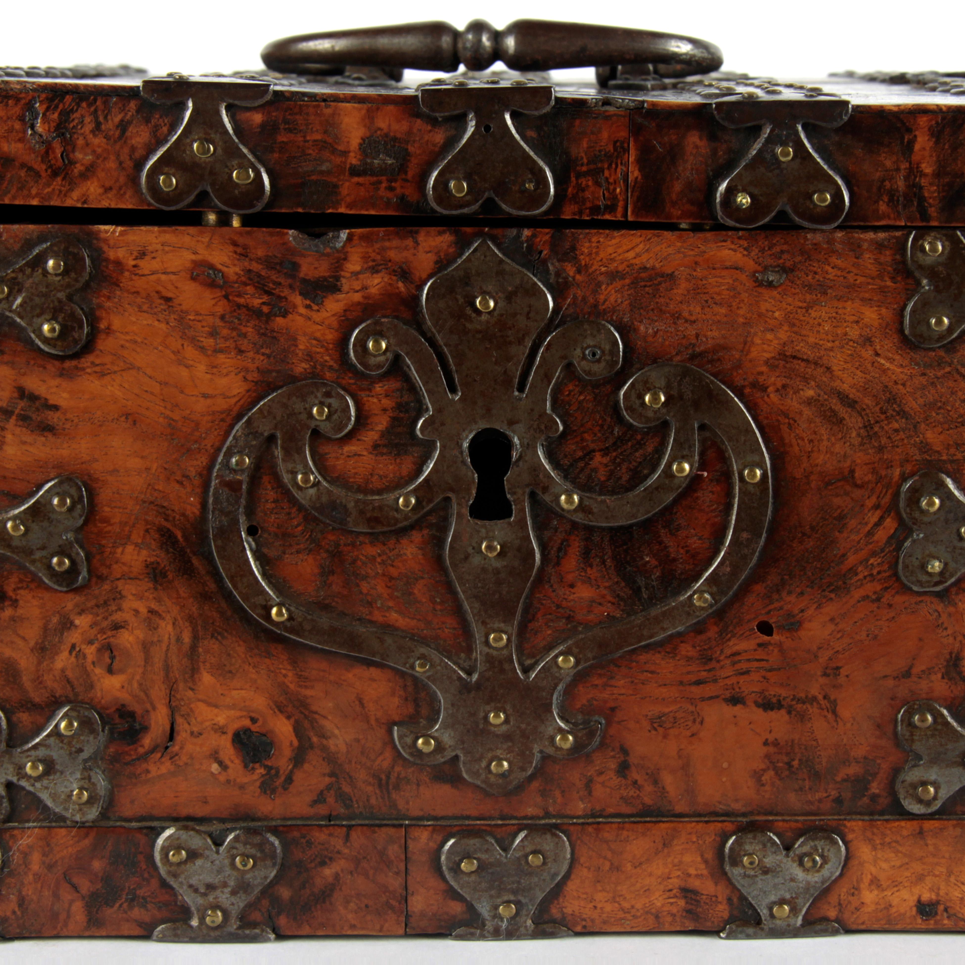 Sea Captain's Box, circa 1680/1720 'Colonial' For Sale 4