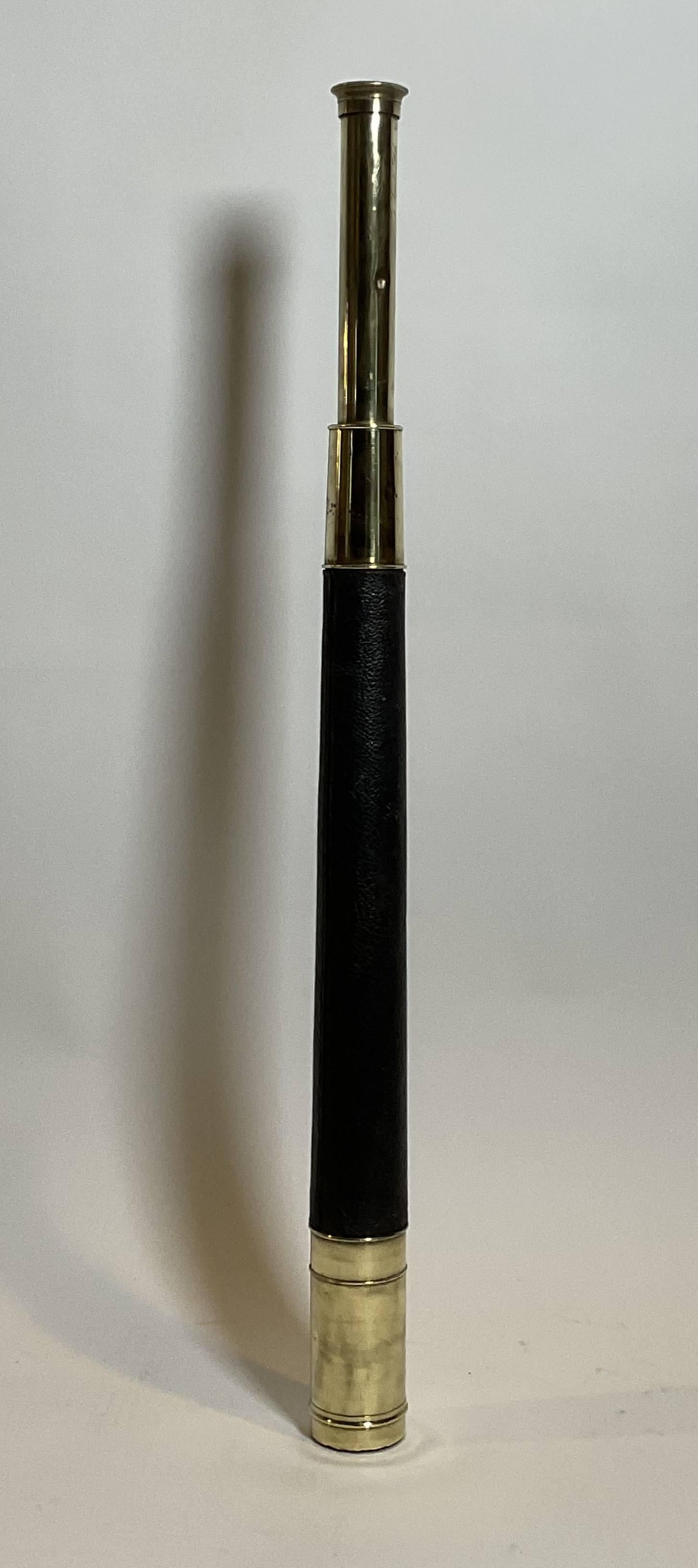 Télescope du début du XXe siècle. Avec tube focal gravé 