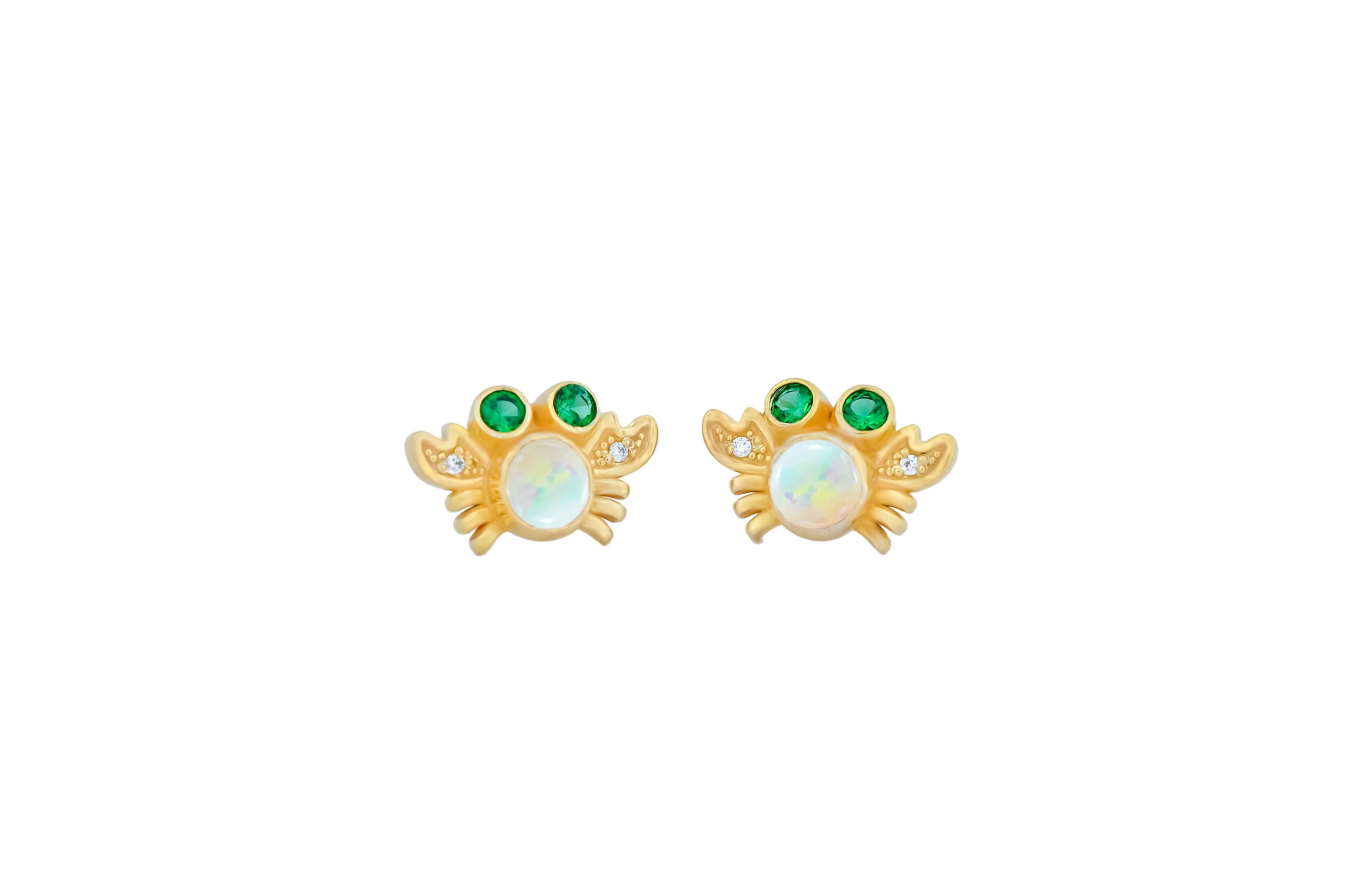 Sea Crab earrings studs with opals in 14k gold. 
Round cabochon opal earrings in 14k gold. Multicolor opal earrings studs.

Earrings:
Metal: 14k gold
Weight: 2.20 g. 
Size:  10x8 mm

Main stone opal, solid , 2 pieces
Opal: color - multicolor
Round