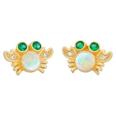 Clous d'oreilles crabe des mers avec opales en or 14 carats. 