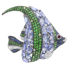 Spilla in oro bianco 18 carati con zaffiro blu, diamante, granato verde e rubino