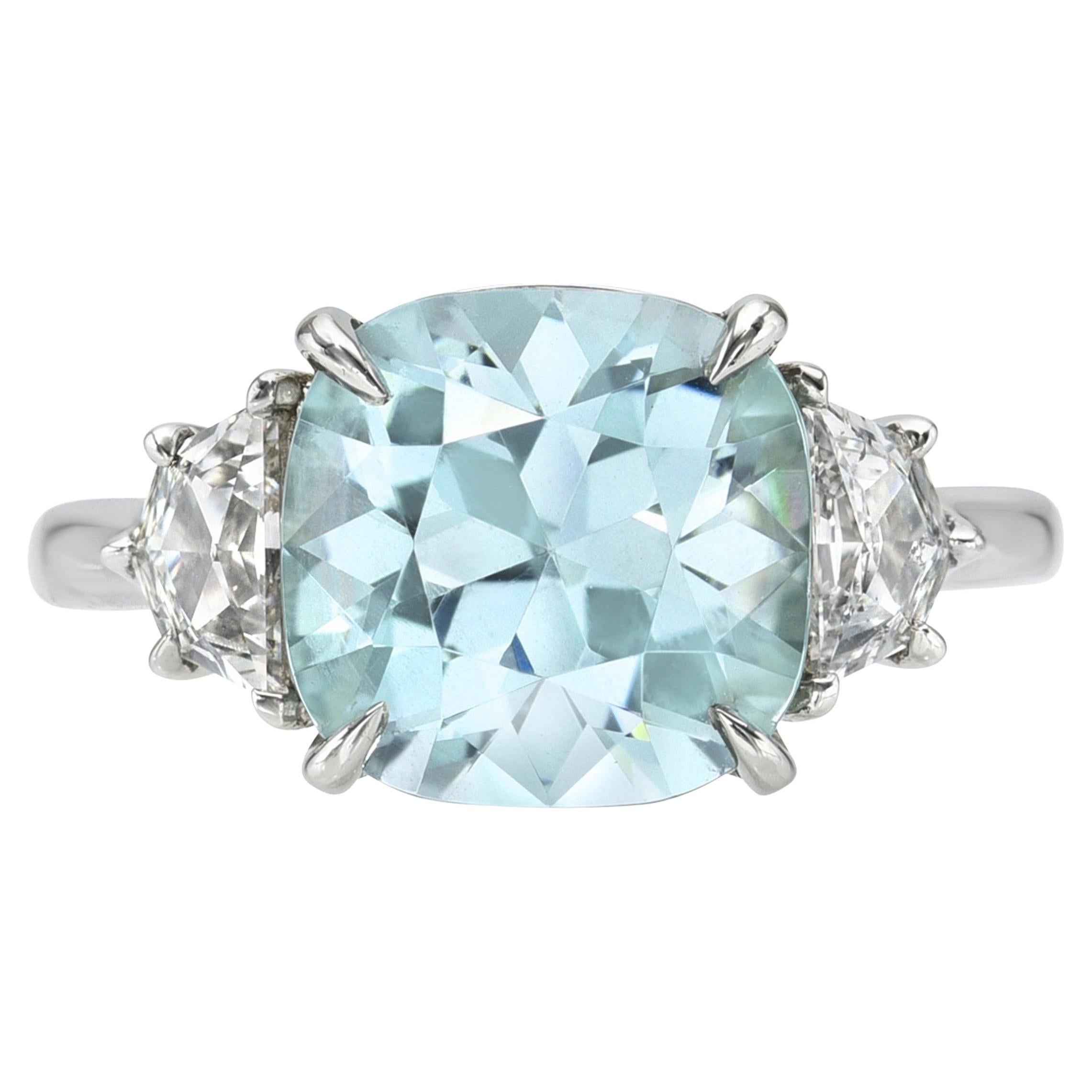 Bague en platine à trois pierres en béryl vert mousse de mer avec accents de diamants Cadillac