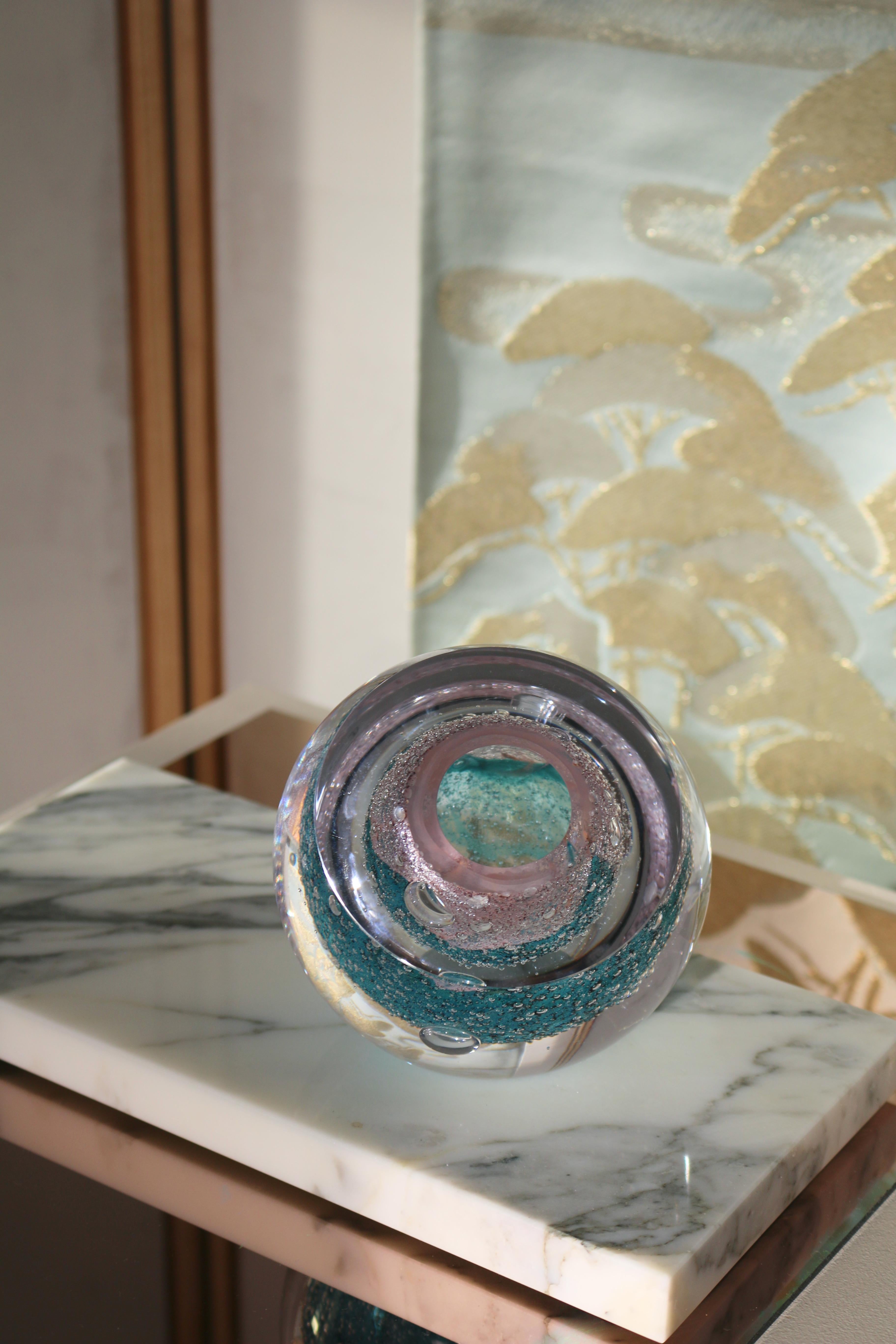 Vase „Sea Foam“ in Rosa und Blau auf Marmor im Angebot 2