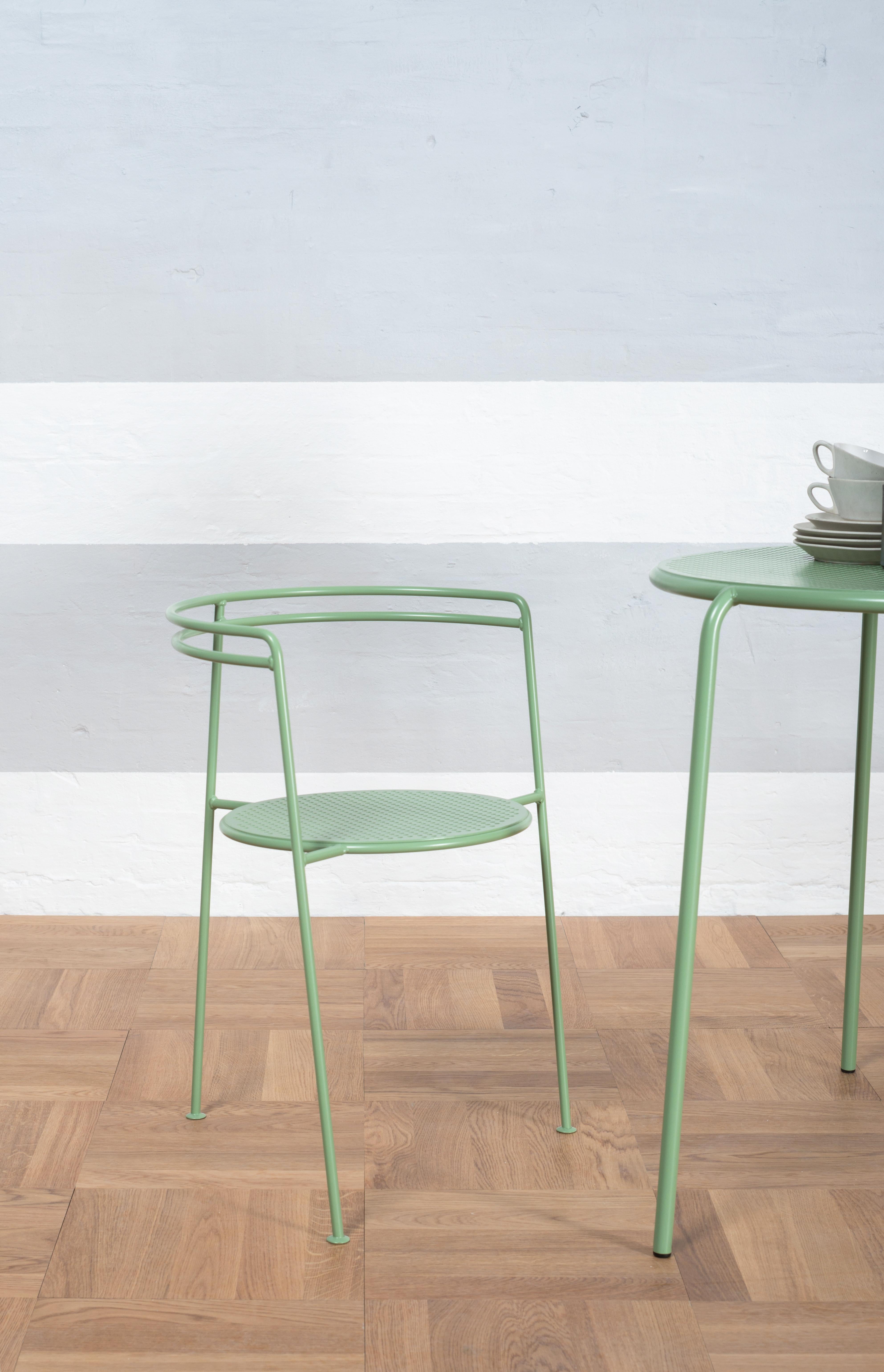 Sedia Sea Greene & Greene Point di OK Design
Dimensioni: P 58 x L 50 x H 68,5 cm.
Materiali: Metallo verniciato a polvere.

La sedia Point è una sedia da pranzo per esterni semplice e moderna. Unisce con eleganza una silhouette minimalista a forme