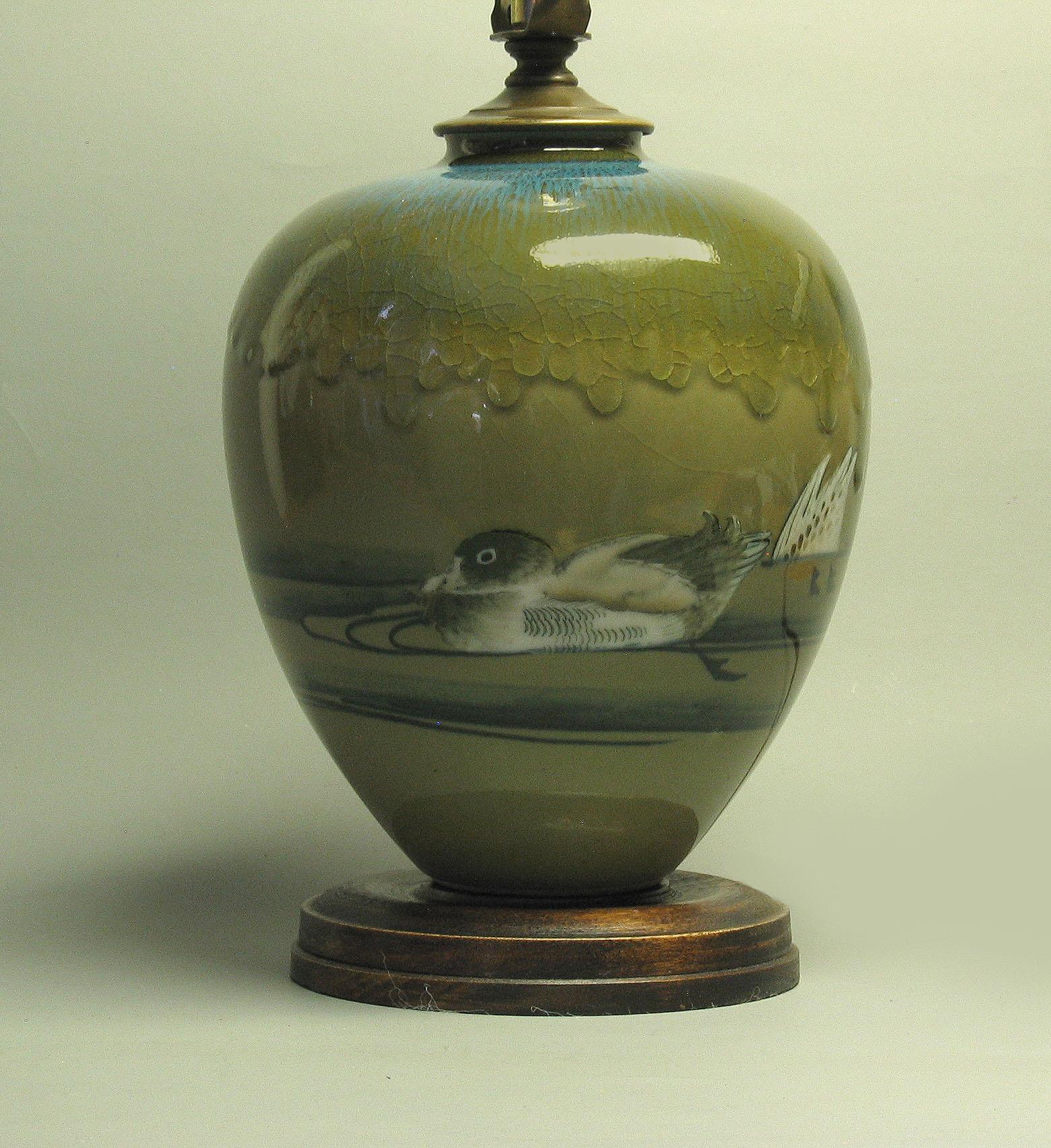 Arts and Crafts Vase Arts &amp;amp; Crafts américain de style Rookwood vert de mer monté en lampe en vente