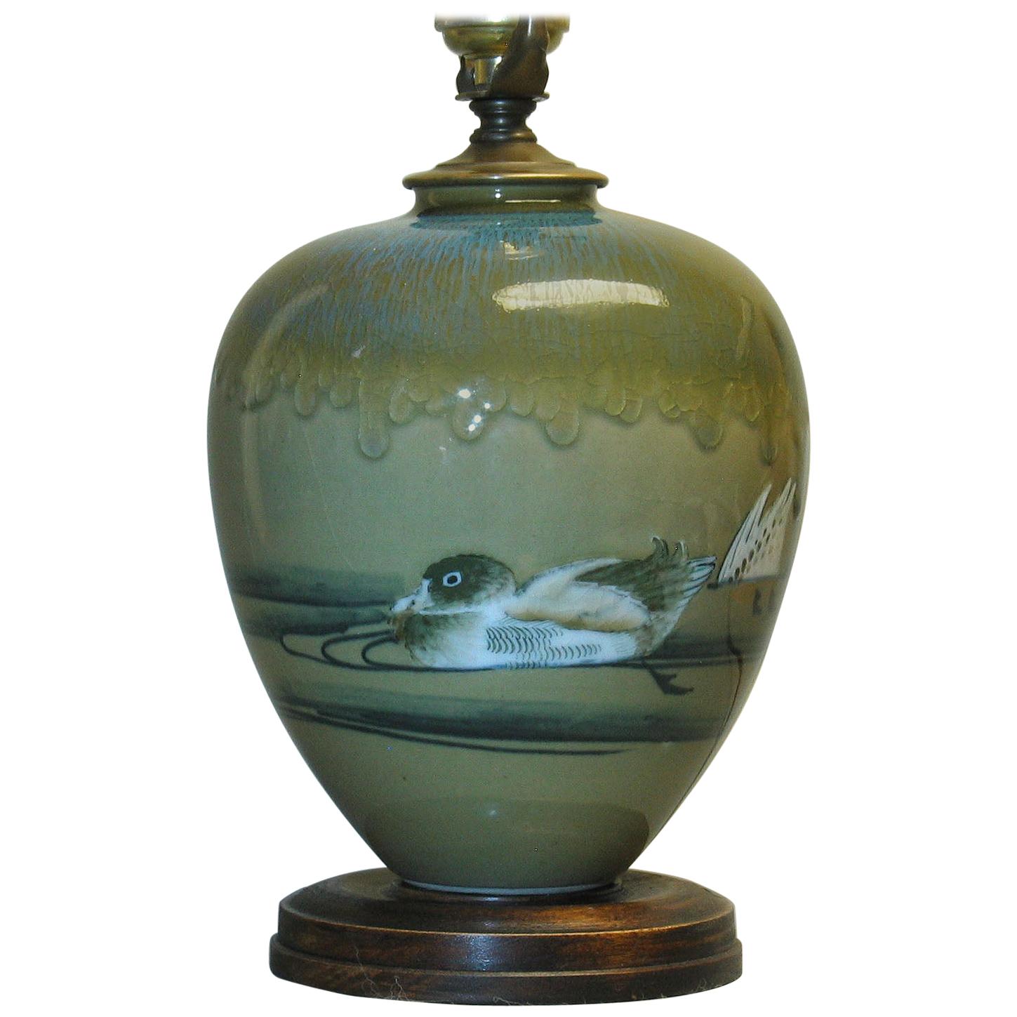 Amerikanische Arts & Crafts-Vase in Meeresgrün im Rookwood-Stil, montiert als Lampe im Angebot