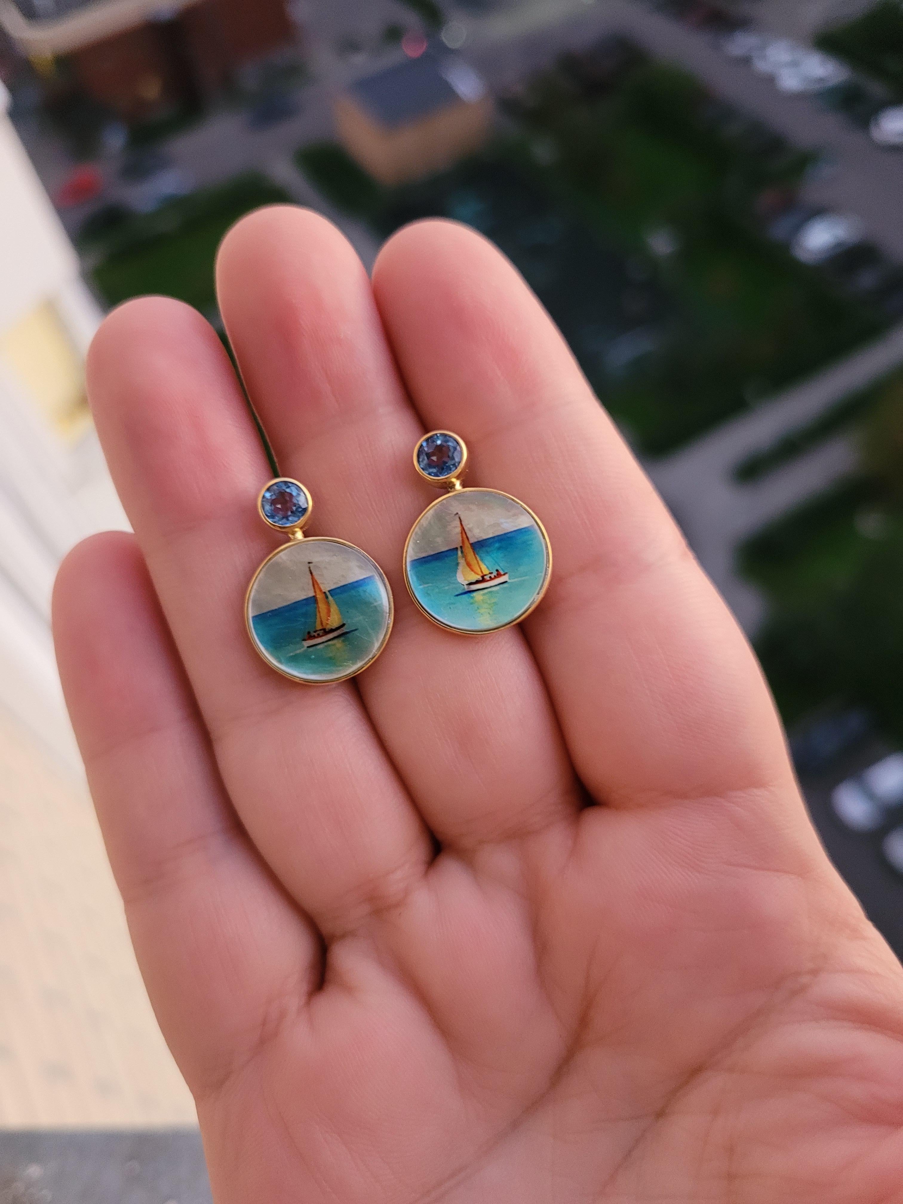 Moderne Boucles d'oreilles d'inspiration marine, voilier, yacht avec topaze et nacre en vente
