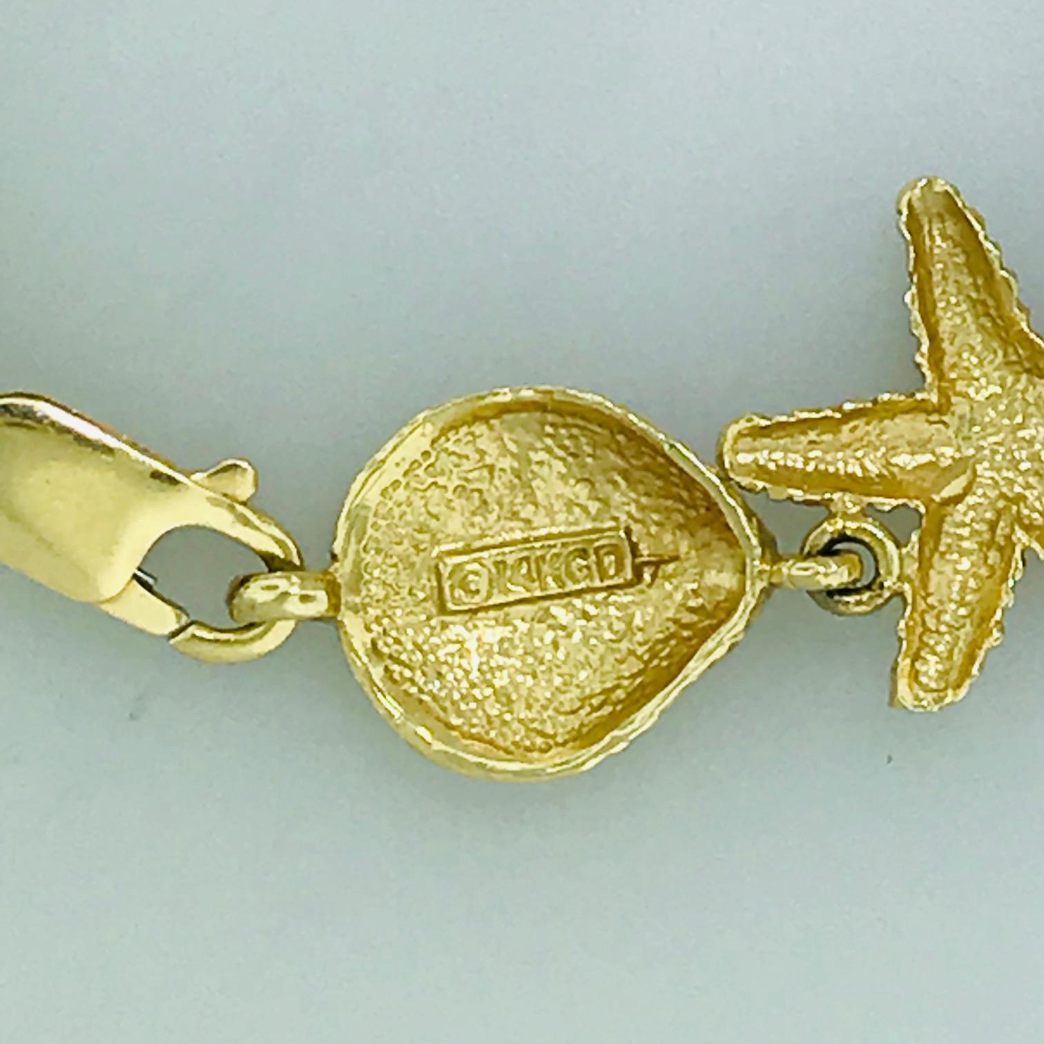 Sea Life Yellow Gold Bracelet with Large Shell, Starfish, Sea Dollars In New Condition For Sale In Austin, TX