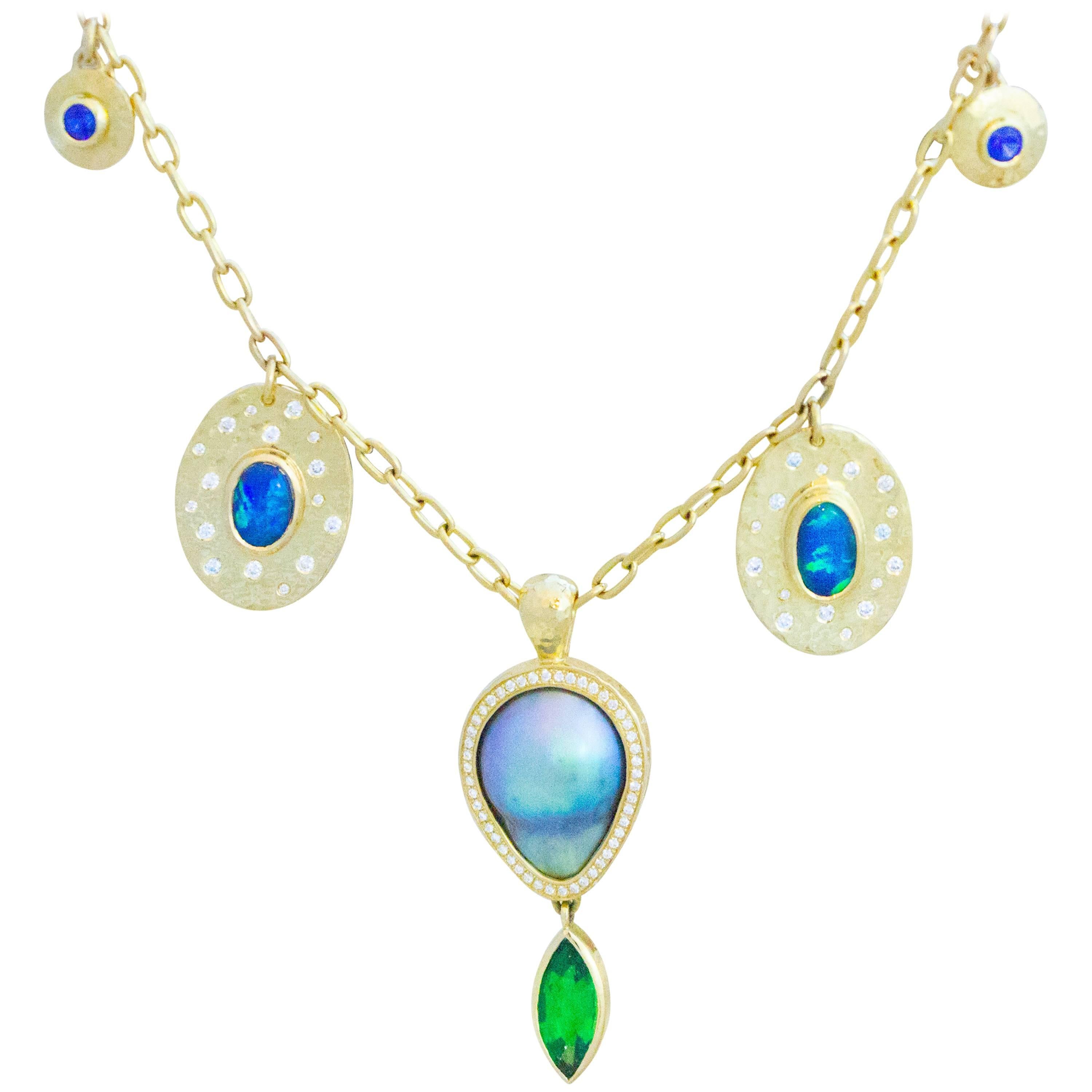 An homage to color and phenomenal gems. This pendant features a 