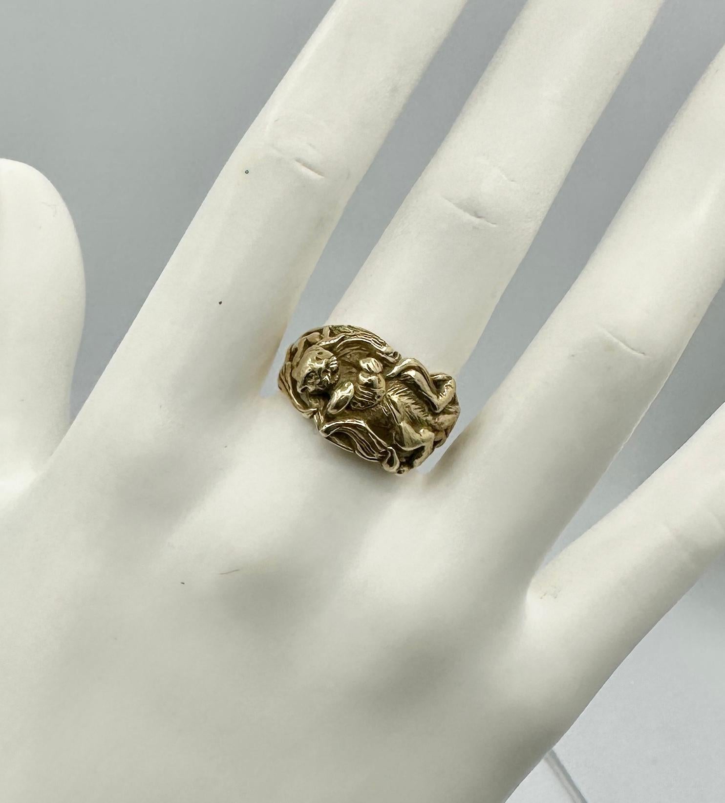 Art Deco Sea Otter Ring Abalone Kelp Three Dimensional Yellow Gold Animal Ring For Sale