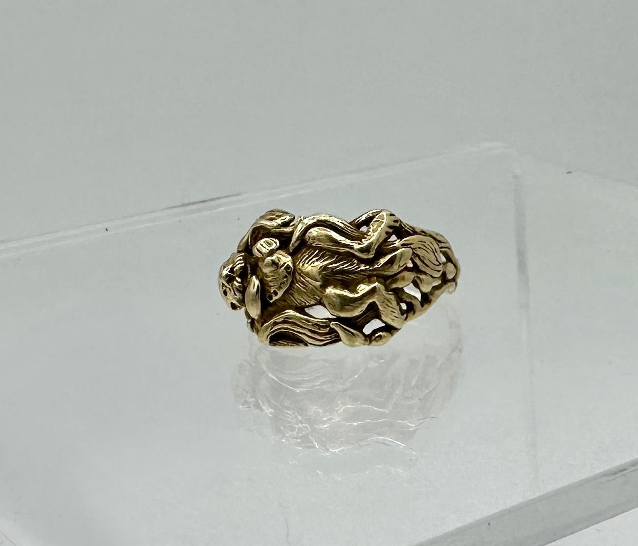 Sea Otter Ring Abalone Kelp Three Dimensional Yellow Gold Animal Ring For Sale 2